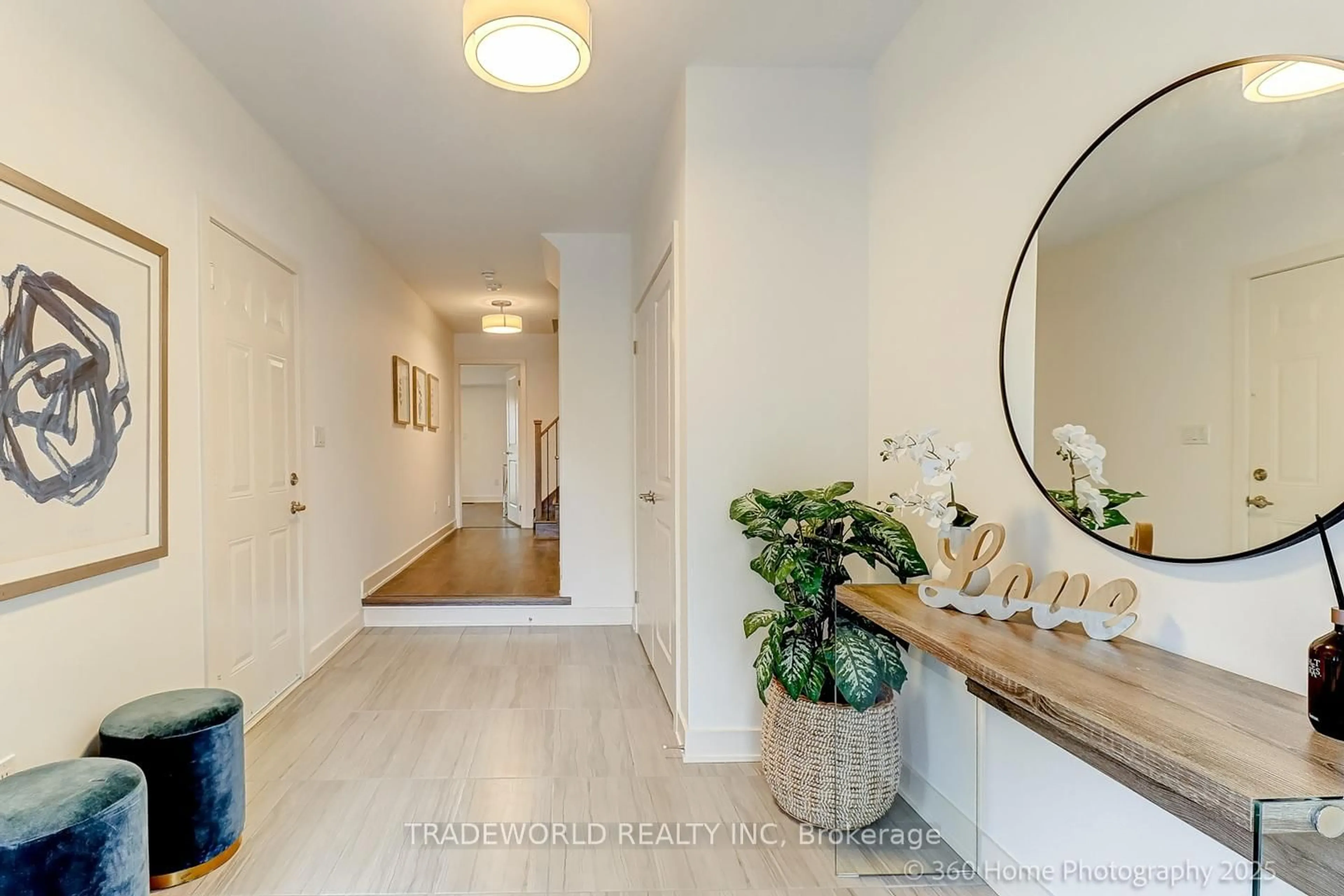 Indoor entryway for 126 Pageant Ave, Vaughan Ontario L4H 4R4