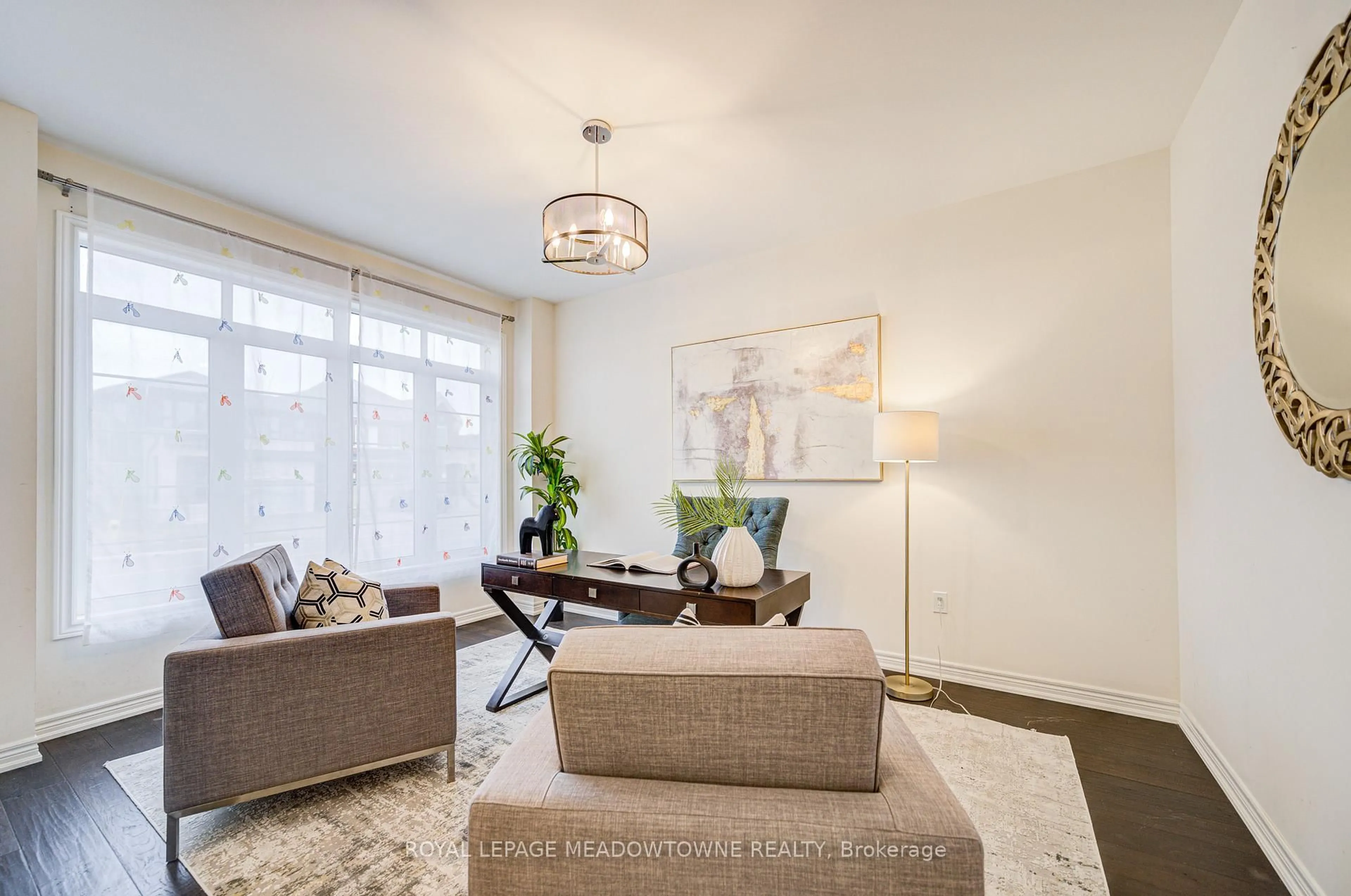 Living room with furniture, unknown for 95 Beckett Ave, East Gwillimbury Ontario L9N 0S6