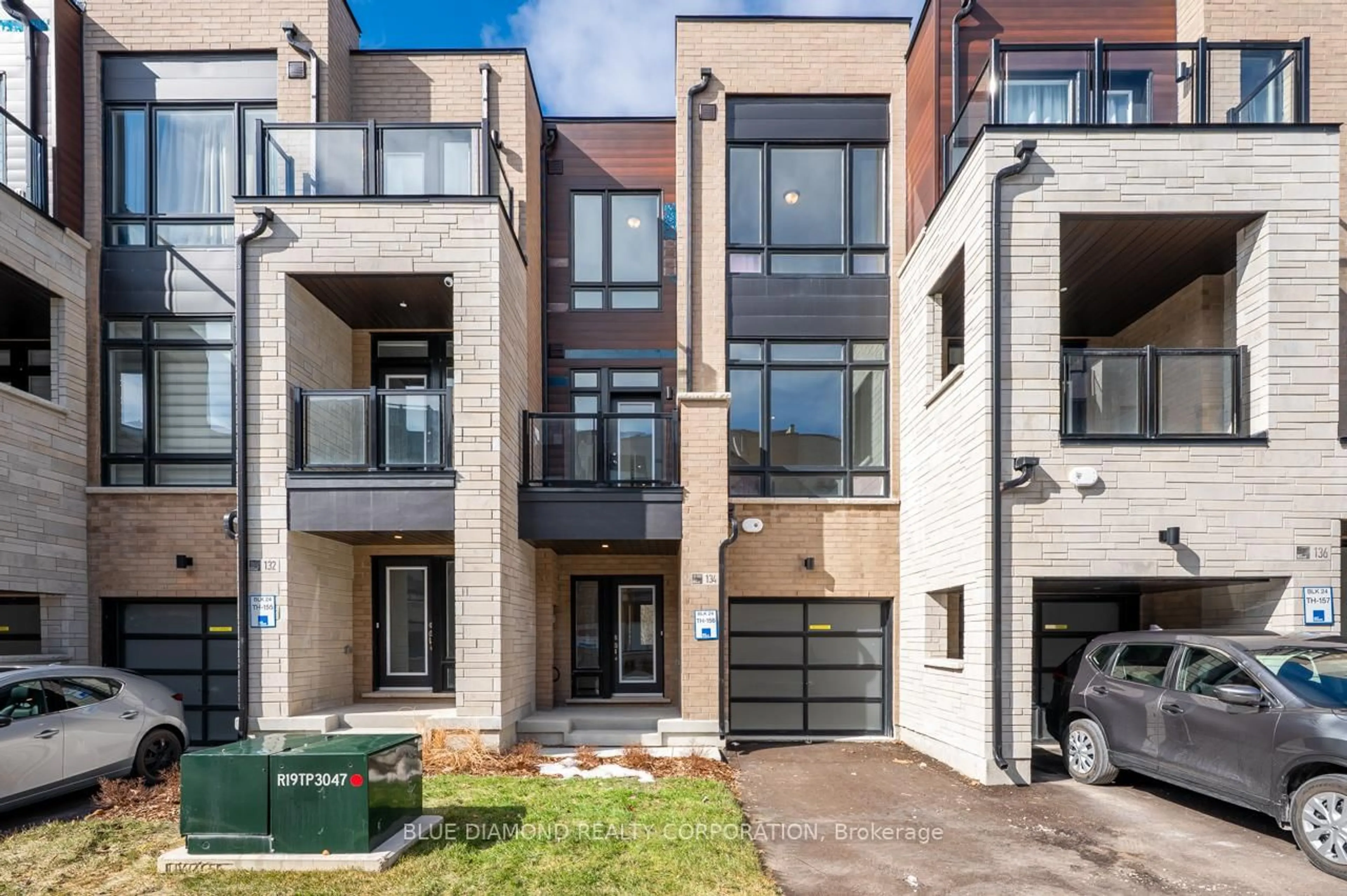 Home with brick exterior material, street for 134 Credit Lane, Richmond Hill Ontario L4E 1G9