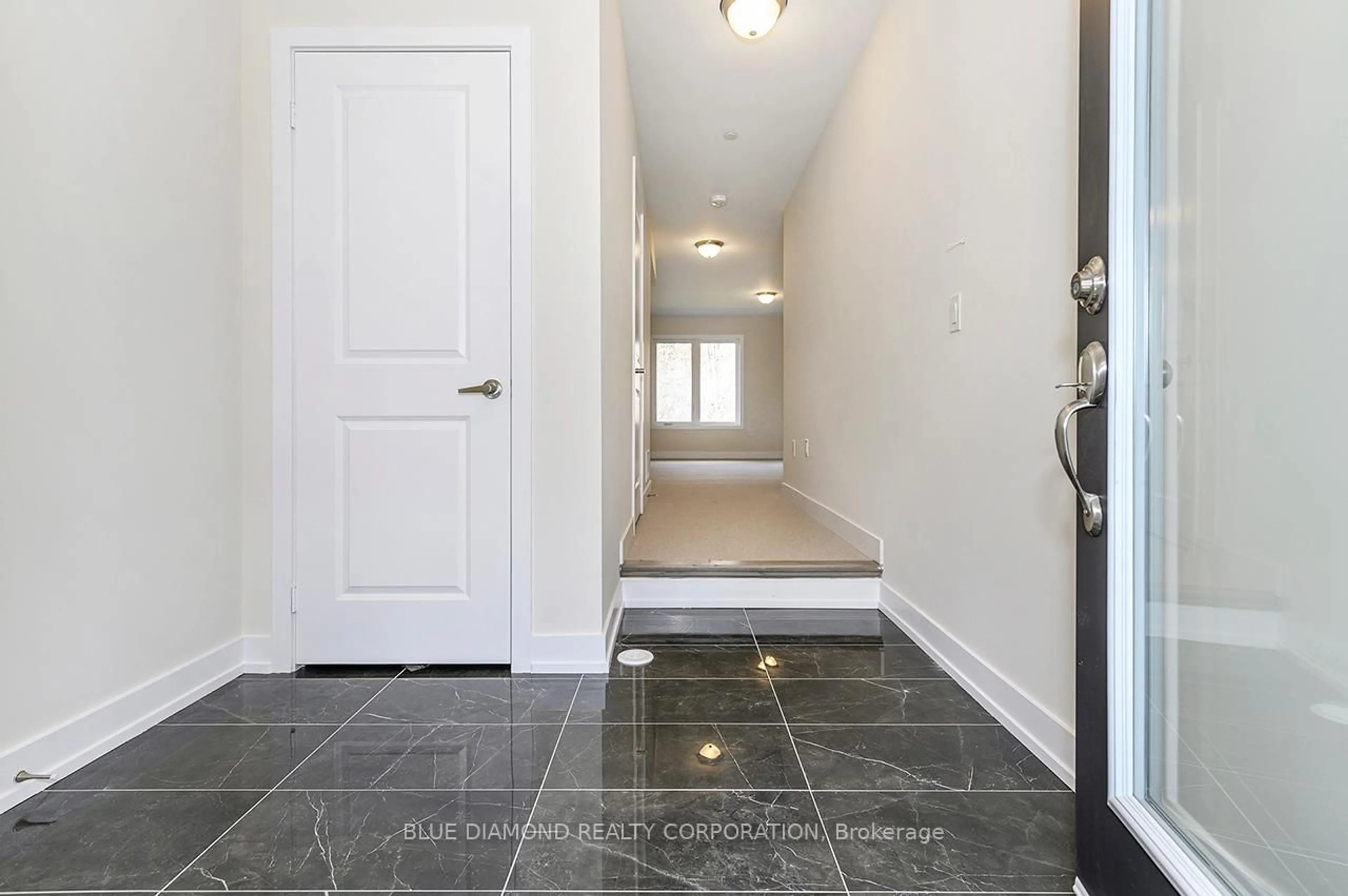 Indoor entryway for 134 Credit Lane, Richmond Hill Ontario L4E 1G9