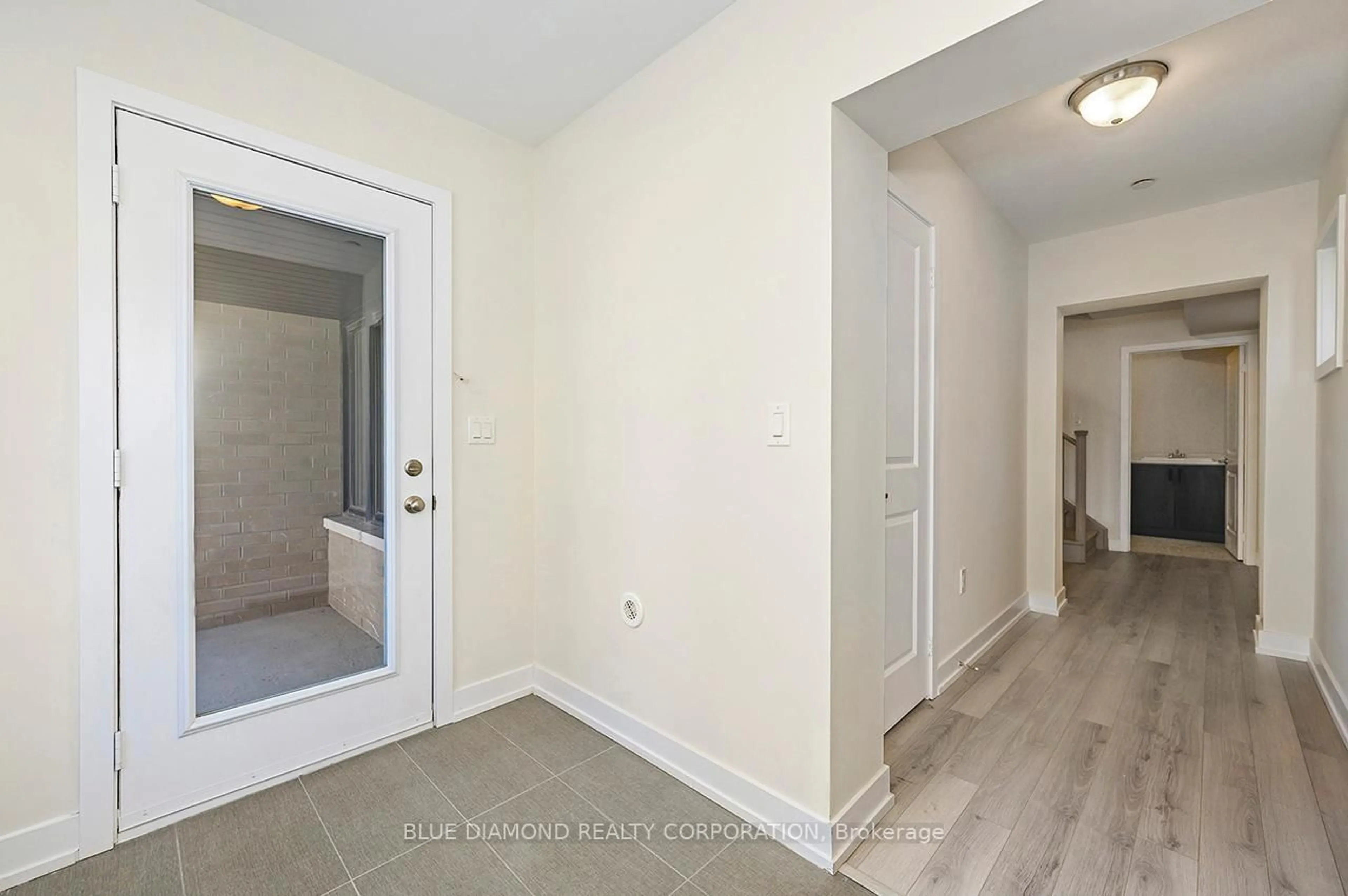Indoor entryway for 66 Ingersoll Lane, Richmond Hill Ontario L4E 1G9