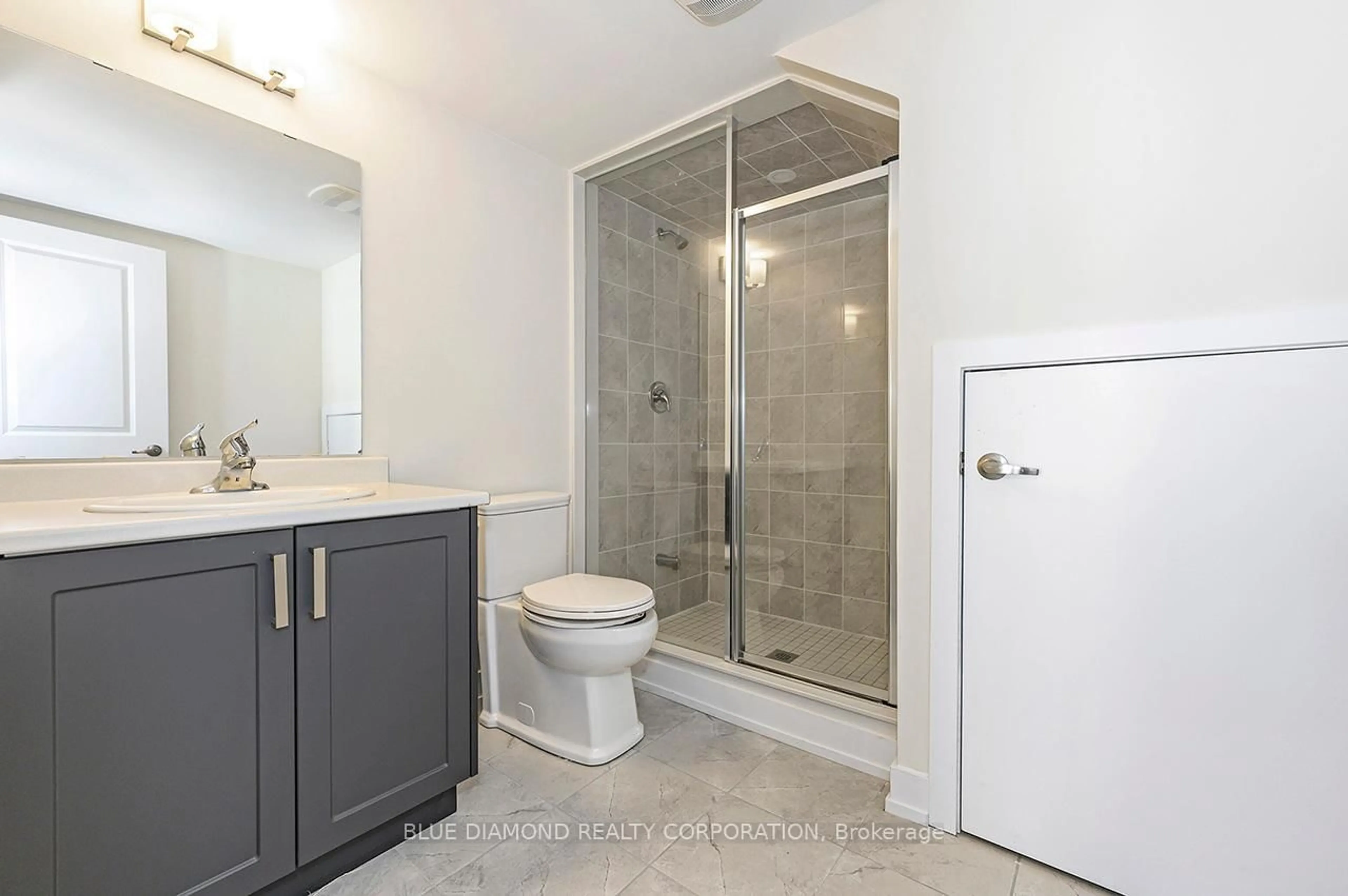 Standard bathroom, ceramic/tile floor for 66 Ingersoll Lane, Richmond Hill Ontario L4E 1G9