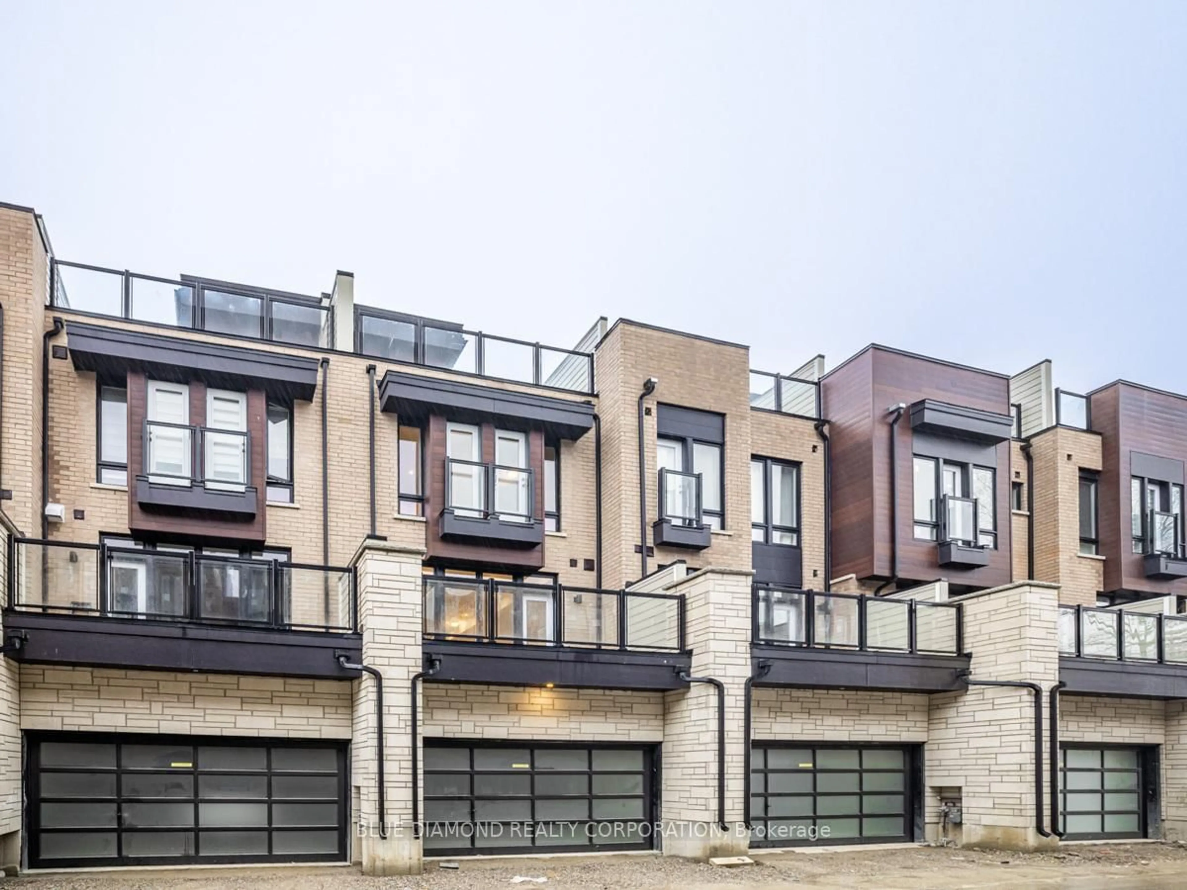 Home with brick exterior material, street for 155 Credit Lane, Richmond Hill Ontario L4E 1G9