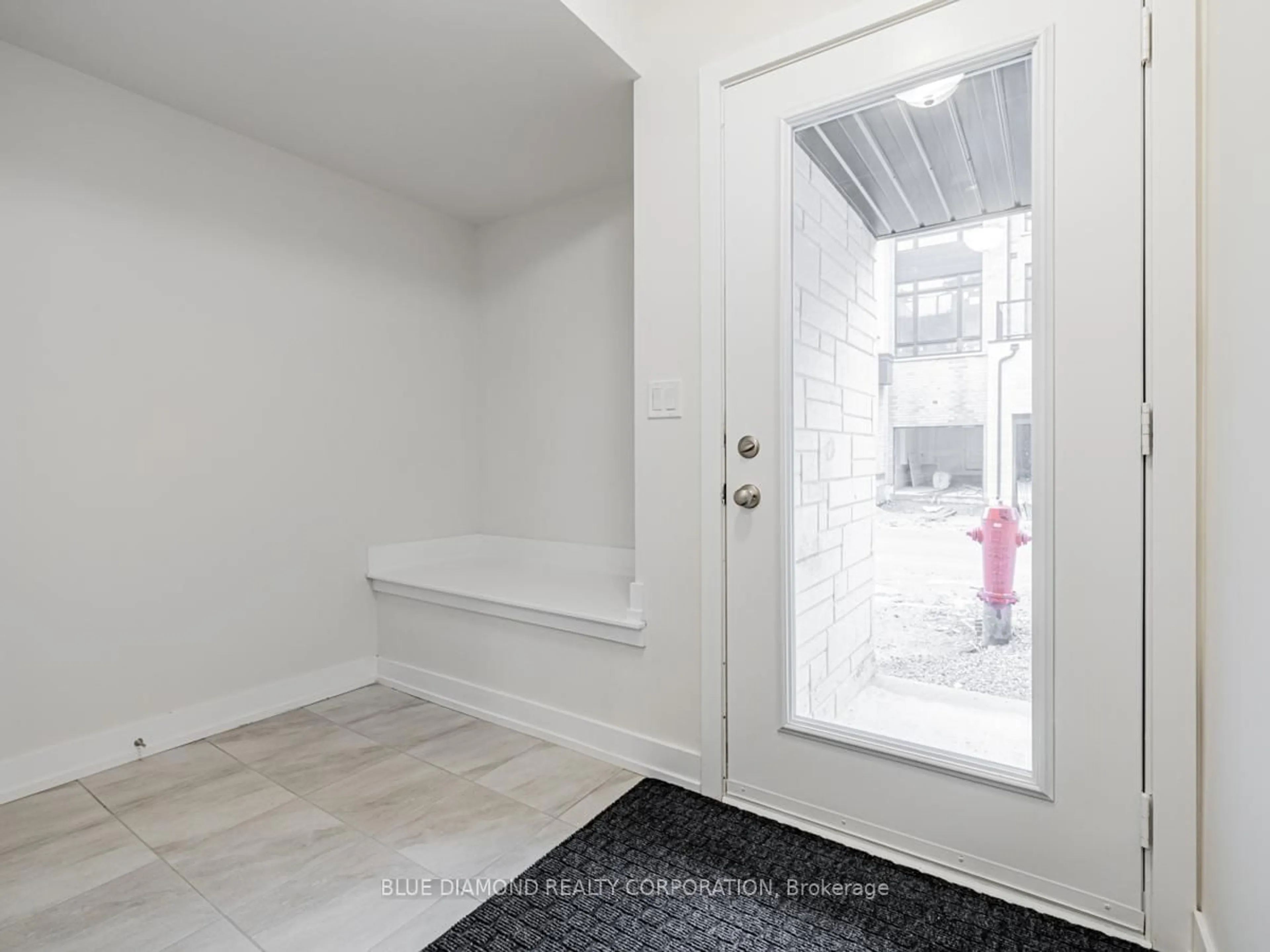 Indoor entryway for 155 Credit Lane, Richmond Hill Ontario L4E 1G9