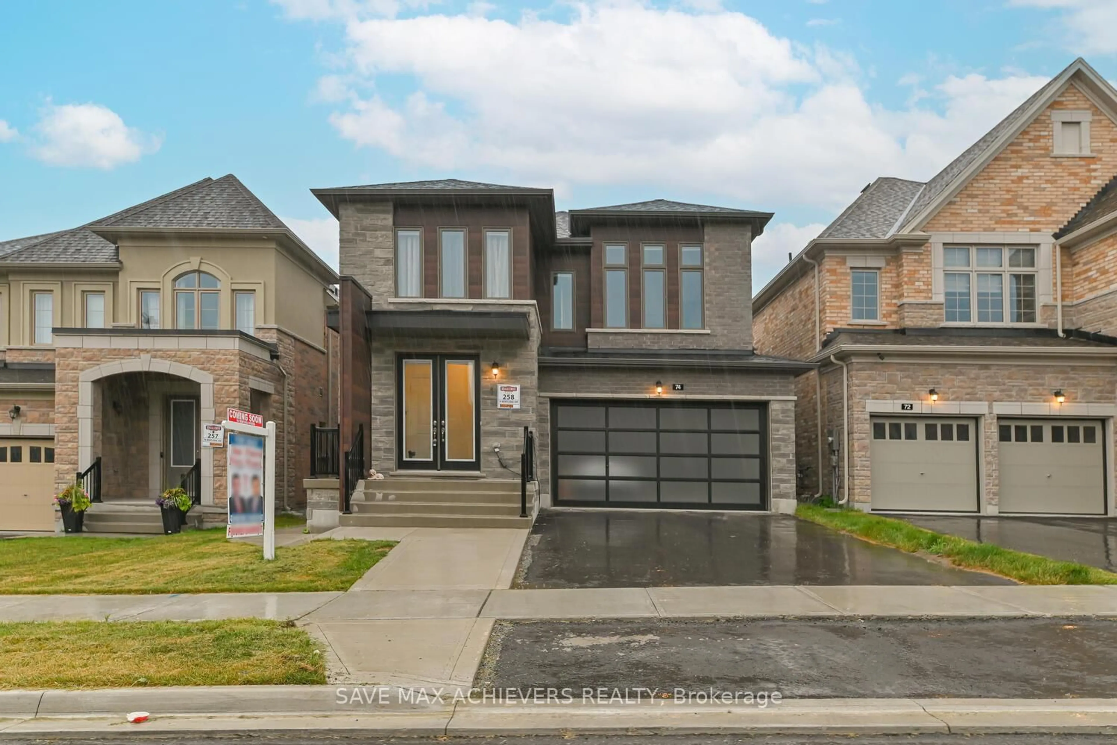 Home with brick exterior material, street for 74 KENTLEDGE AV Ave, East Gwillimbury Ontario L9N 0V9