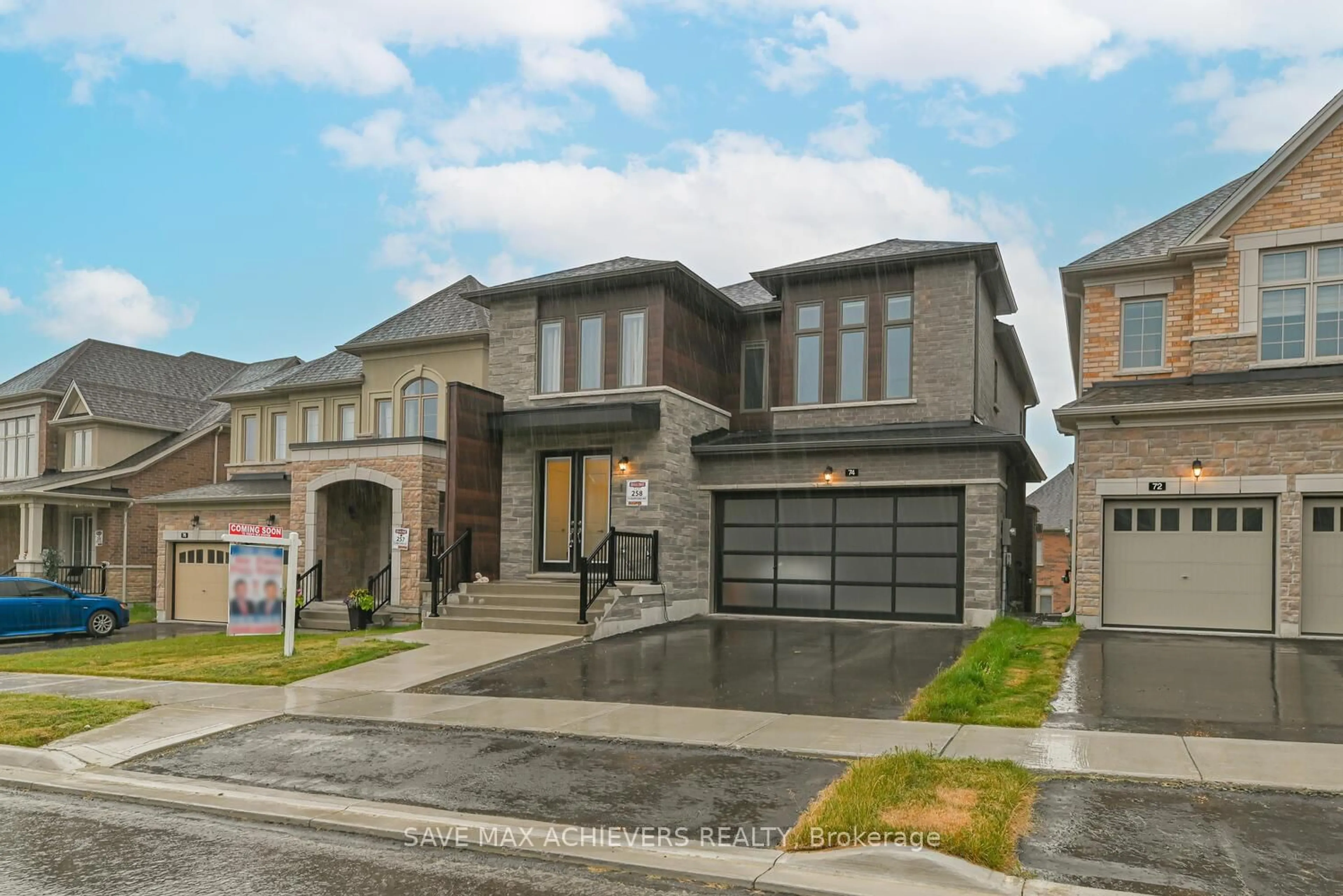 Home with brick exterior material, street for 74 KENTLEDGE AV Ave, East Gwillimbury Ontario L9N 0V9