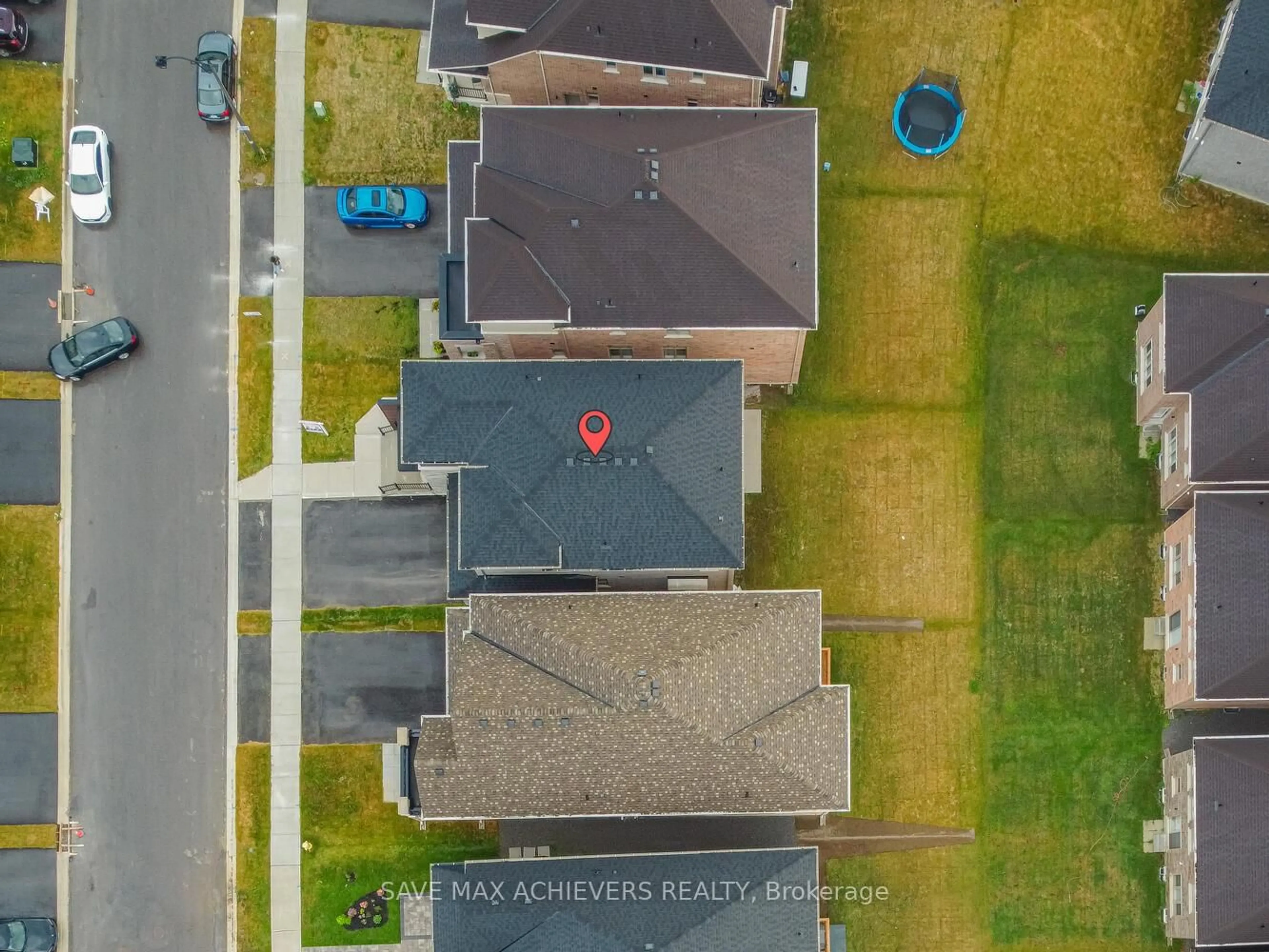 A pic from outside/outdoor area/front of a property/back of a property/a pic from drone, street for 74 KENTLEDGE AV Ave, East Gwillimbury Ontario L9N 0V9