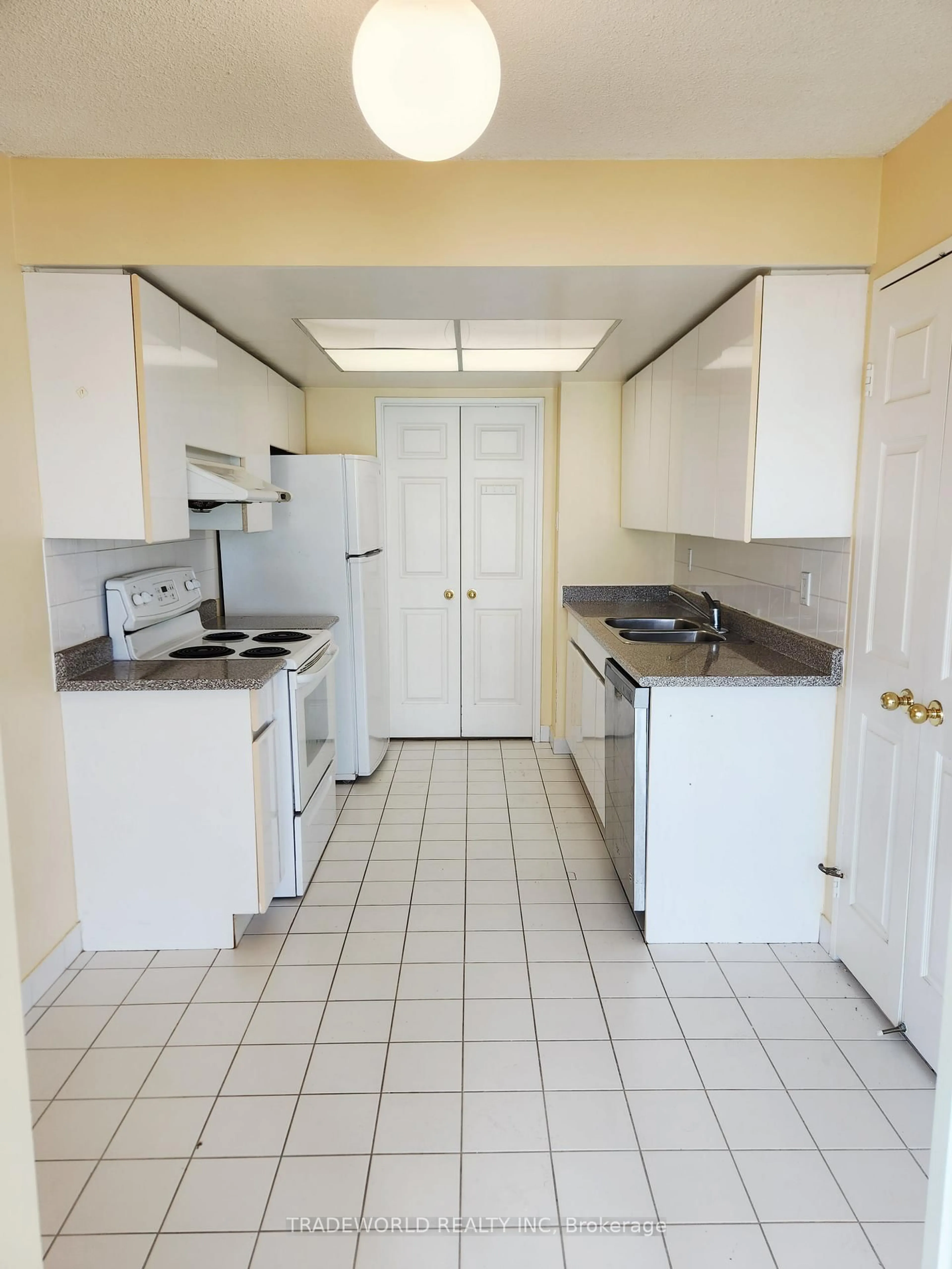 Standard kitchen, unknown for 7805 Bayview Ave #1309, Markham Ontario L3T 7N1