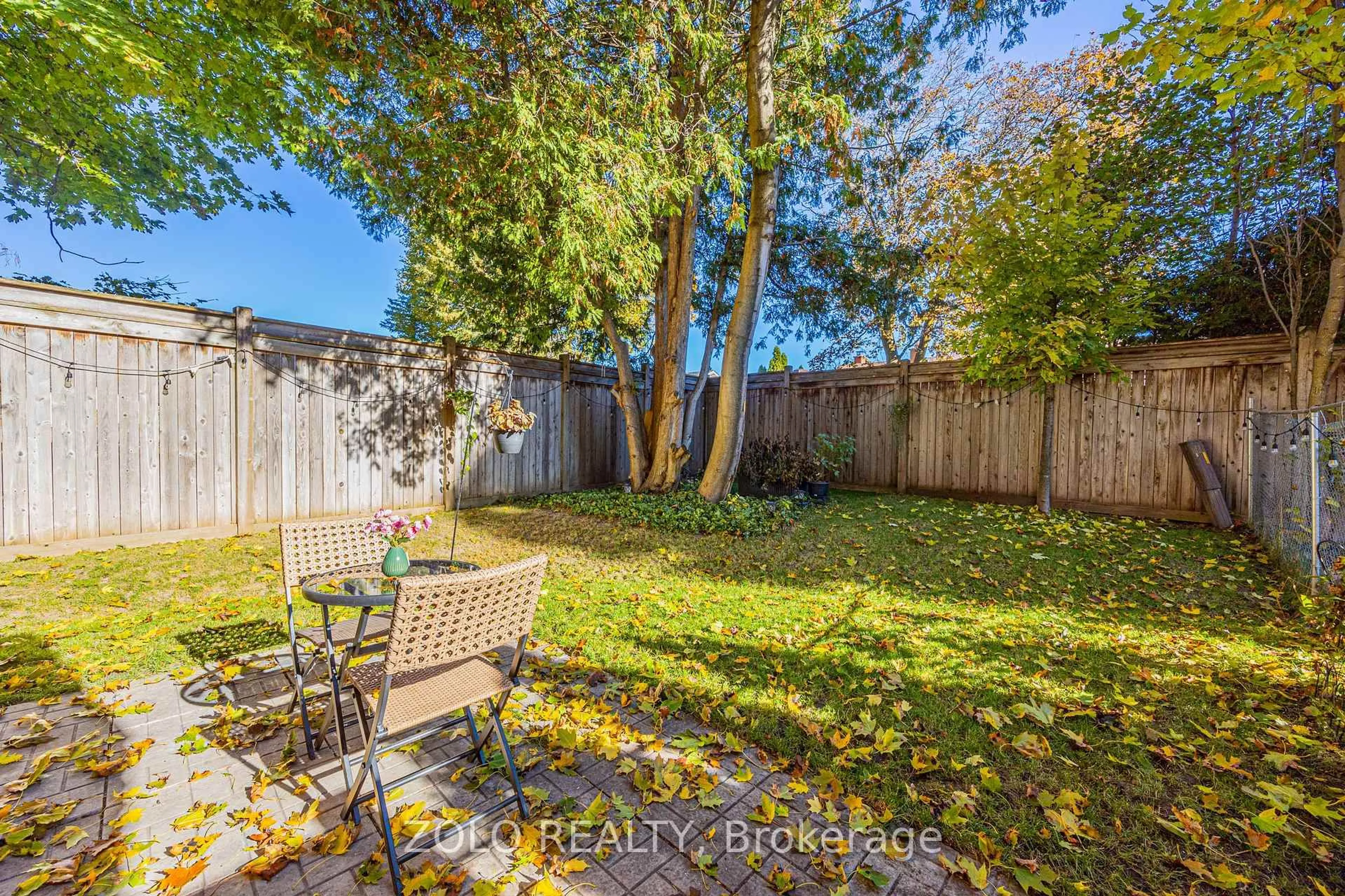 Patio, forest/trees view for 235 Appleton Crt, Newmarket Ontario L3Y 1J2