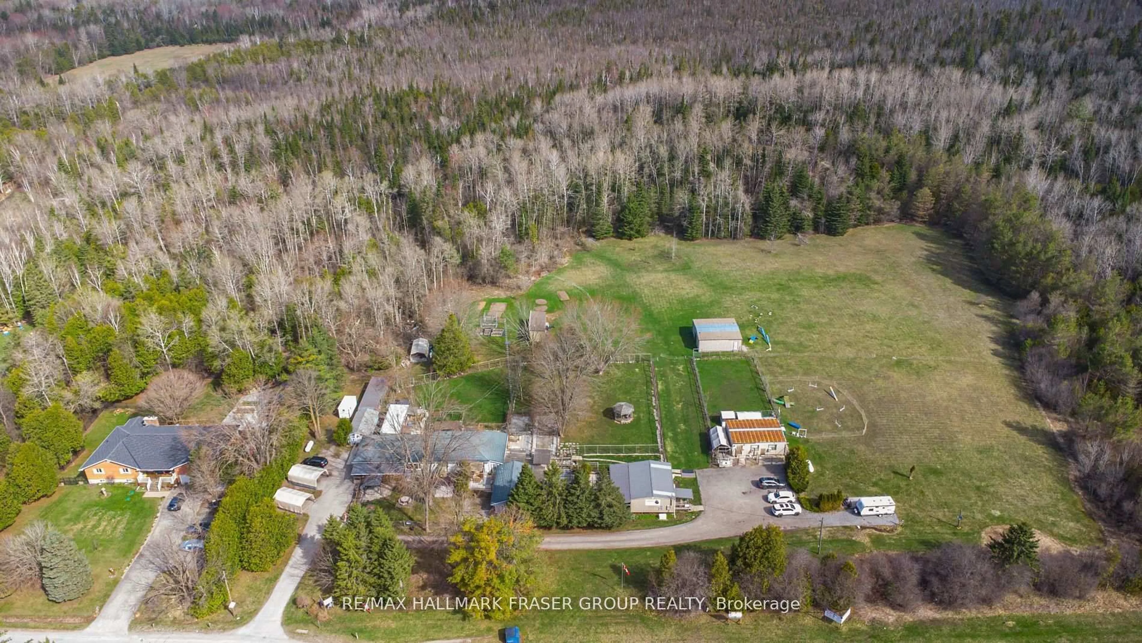 A pic from outside/outdoor area/front of a property/back of a property/a pic from drone, street for 10246 Old Shiloh Rd, Georgina Ontario L0E 1N0