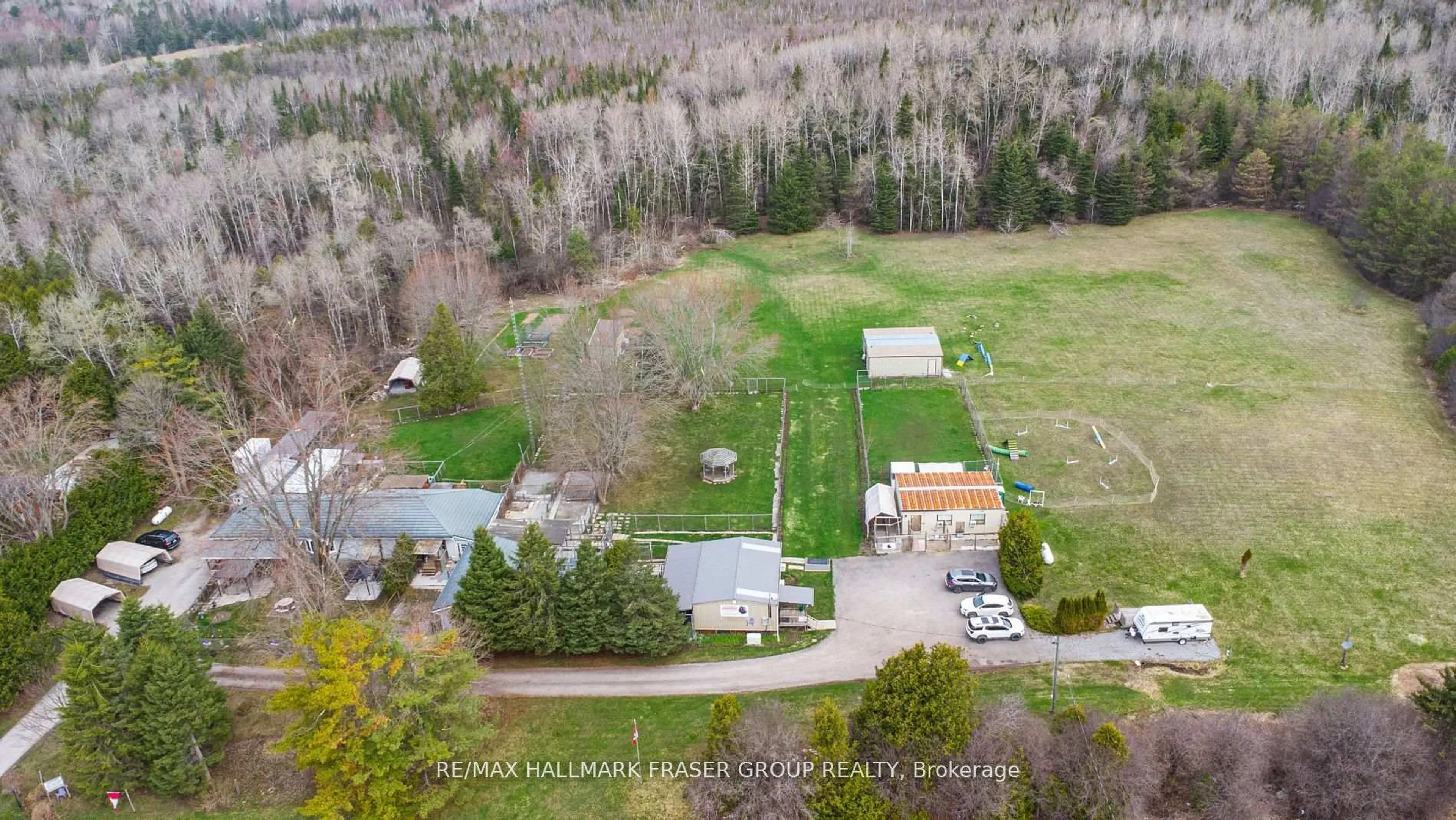 A pic from outside/outdoor area/front of a property/back of a property/a pic from drone, unknown for 10246 Old Shiloh Rd, Georgina Ontario L0E 1N0