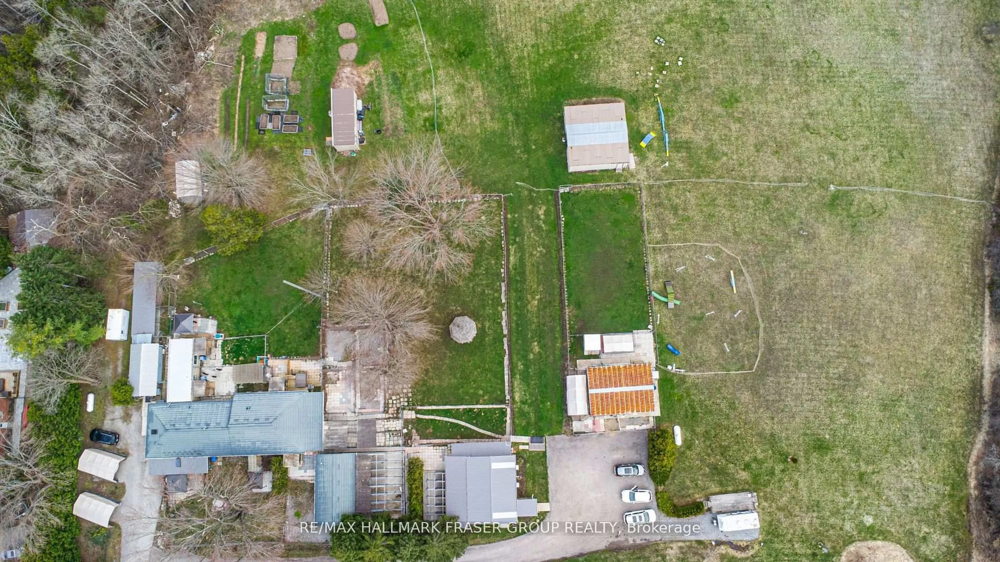A pic from outside/outdoor area/front of a property/back of a property/a pic from drone, building for 10246 Old Shiloh Rd, Georgina Ontario L0E 1N0