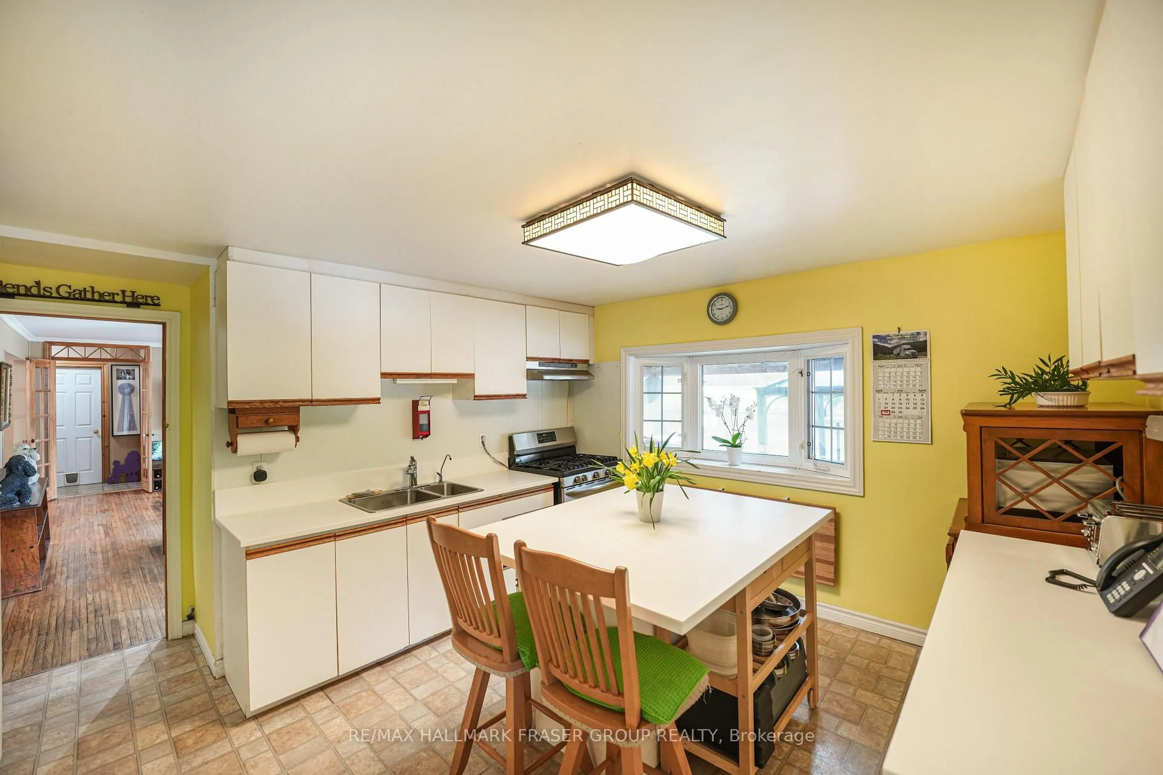 Standard kitchen, ceramic/tile floor for 10246 Old Shiloh Rd, Georgina Ontario L0E 1N0