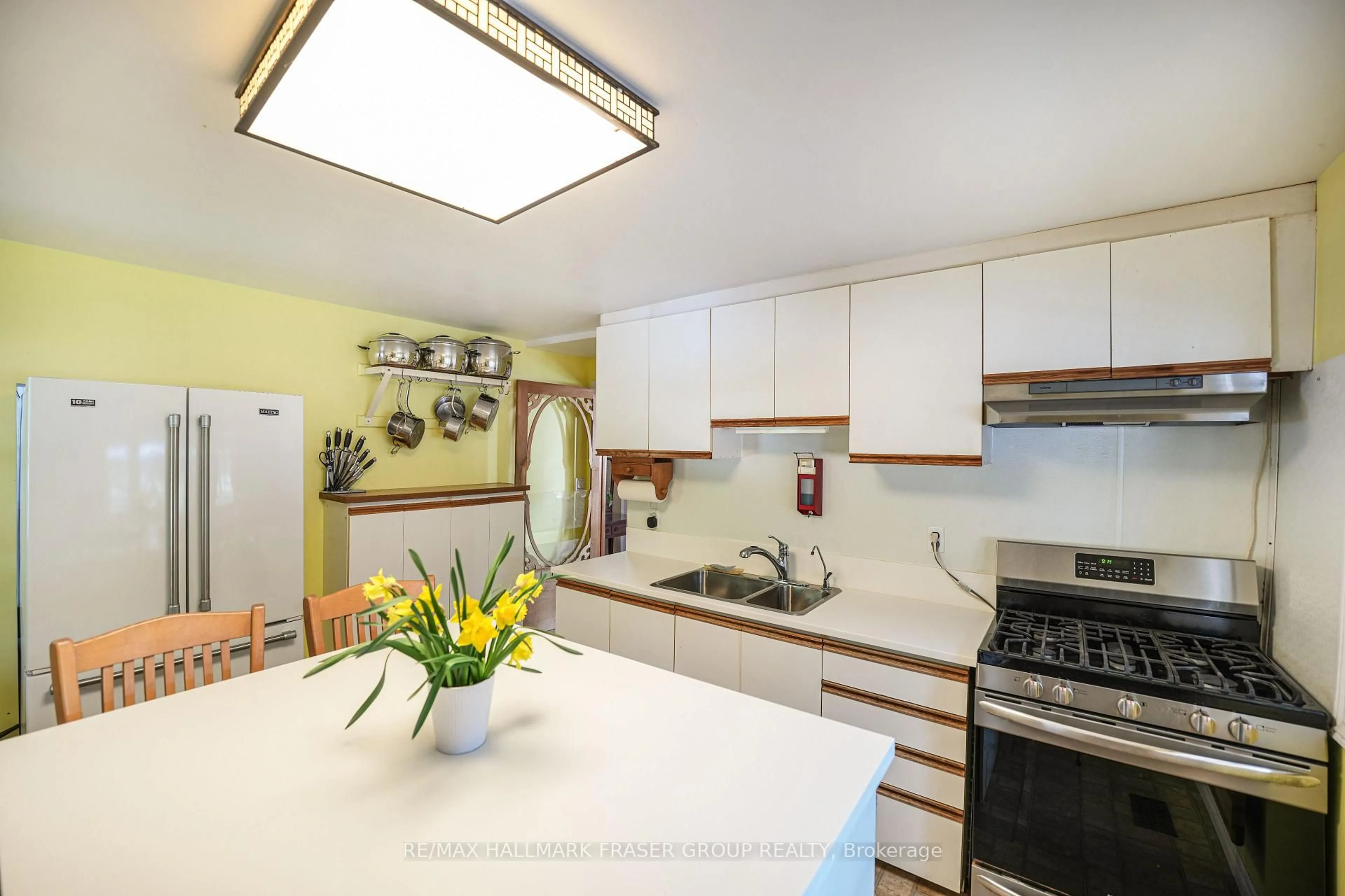 Standard kitchen, unknown for 10246 Old Shiloh Rd, Georgina Ontario L0E 1N0