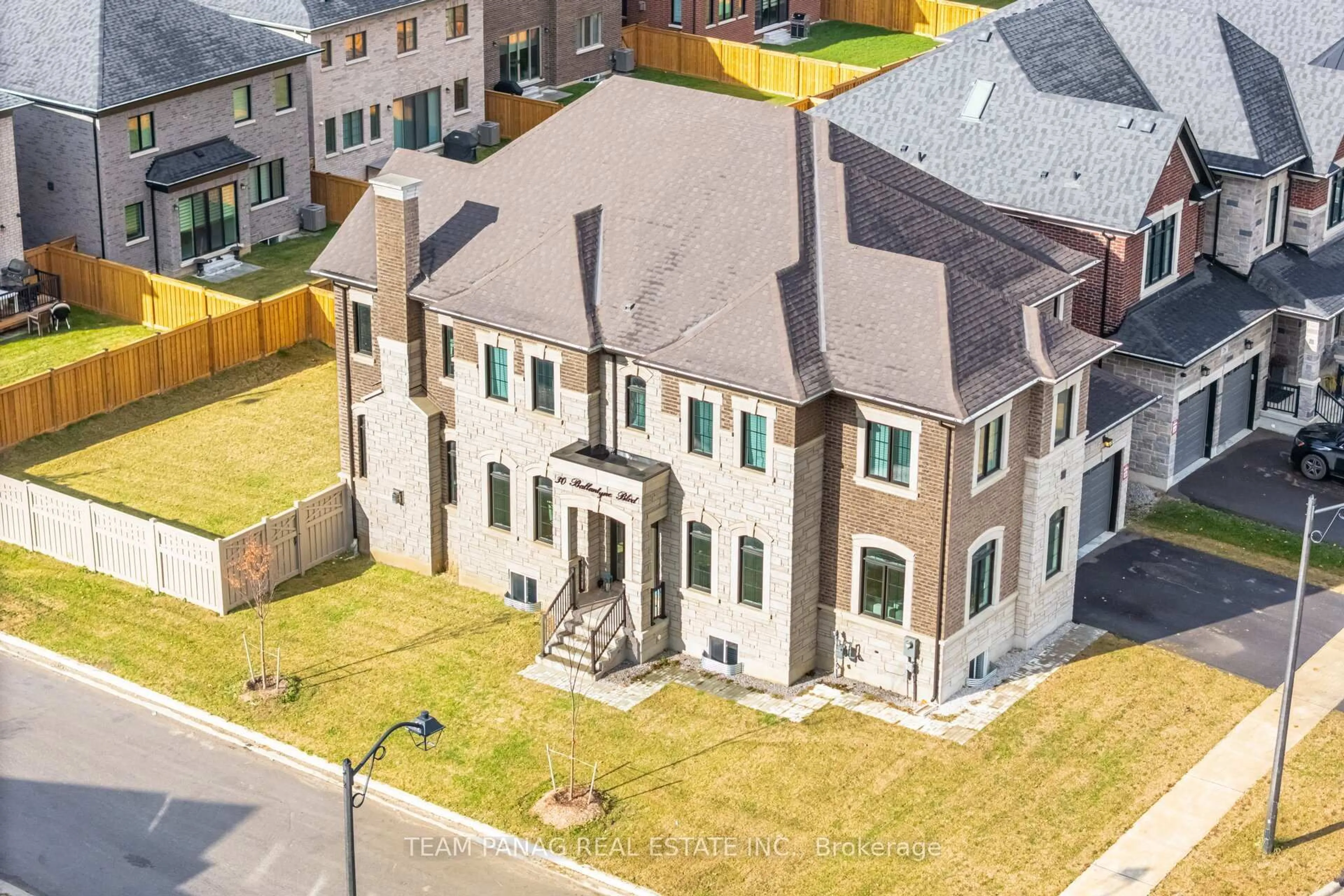 A pic from outside/outdoor area/front of a property/back of a property/a pic from drone, street for 30 Ballantyne Blvd, Vaughan Ontario L3L 0G2