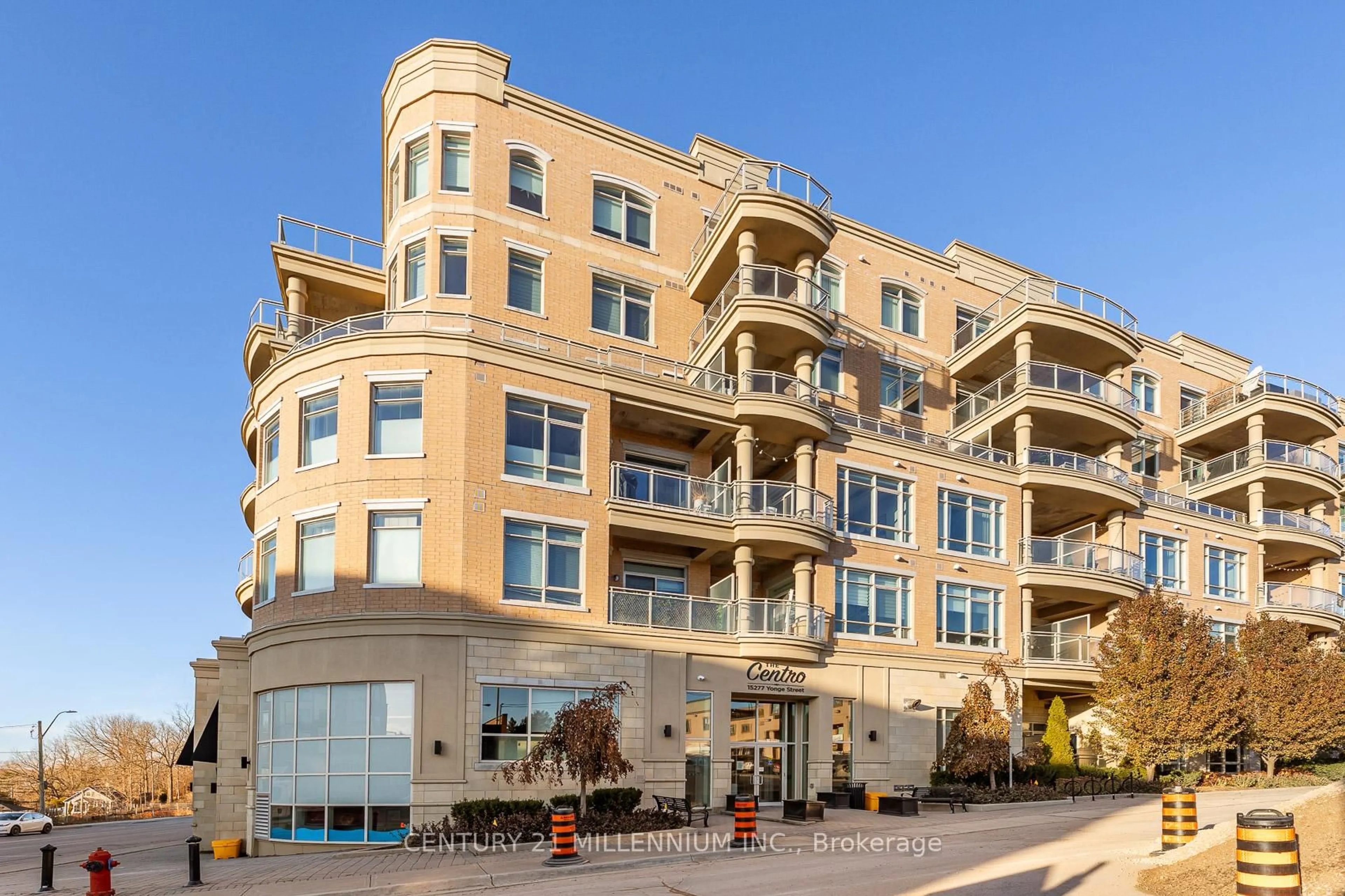 Patio, building for 15277 Yonge St #419, Aurora Ontario L4G 1Y3