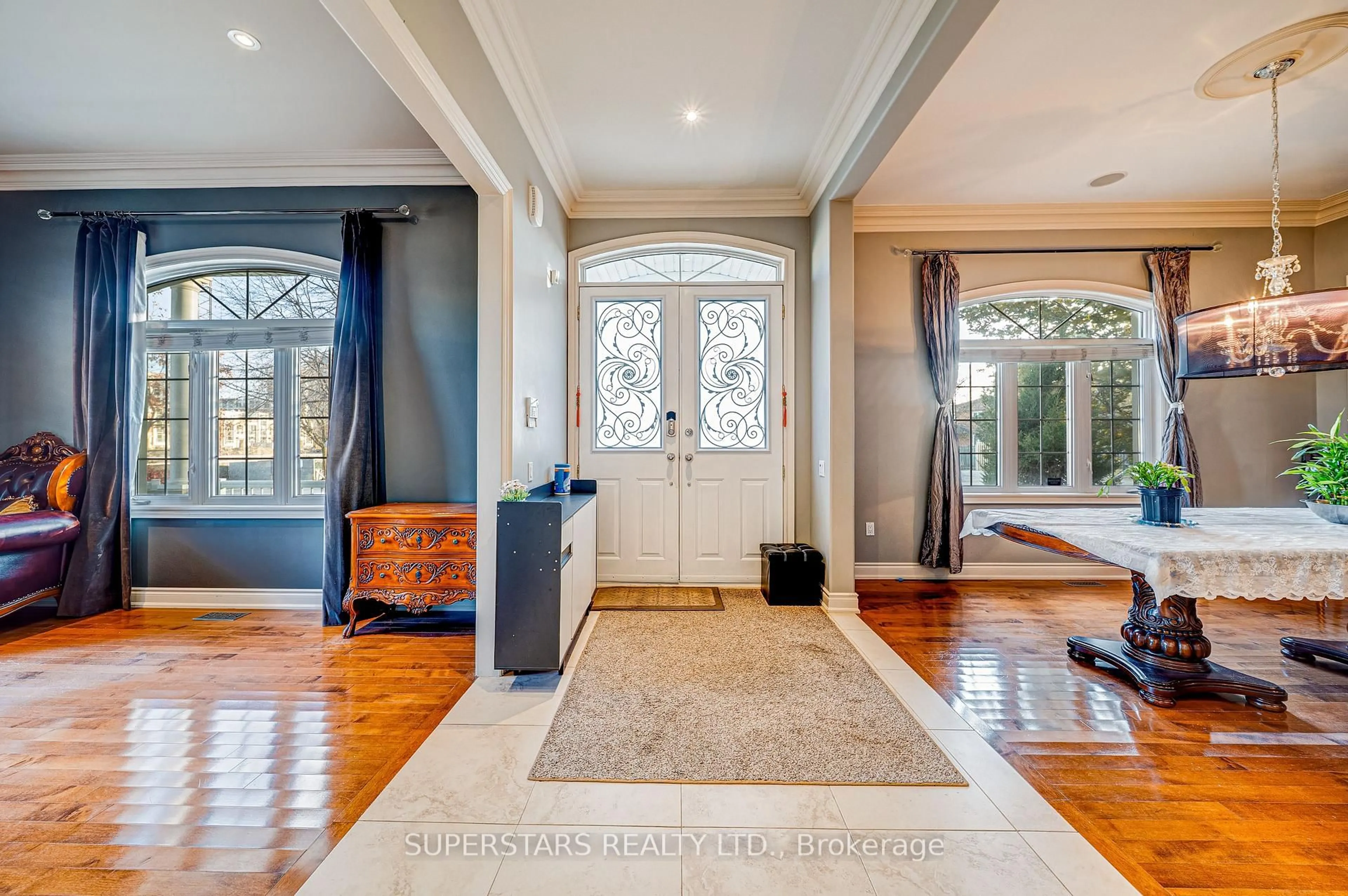 Indoor entryway for 2 Chimenti Crt, Markham Ontario L3R 9P9