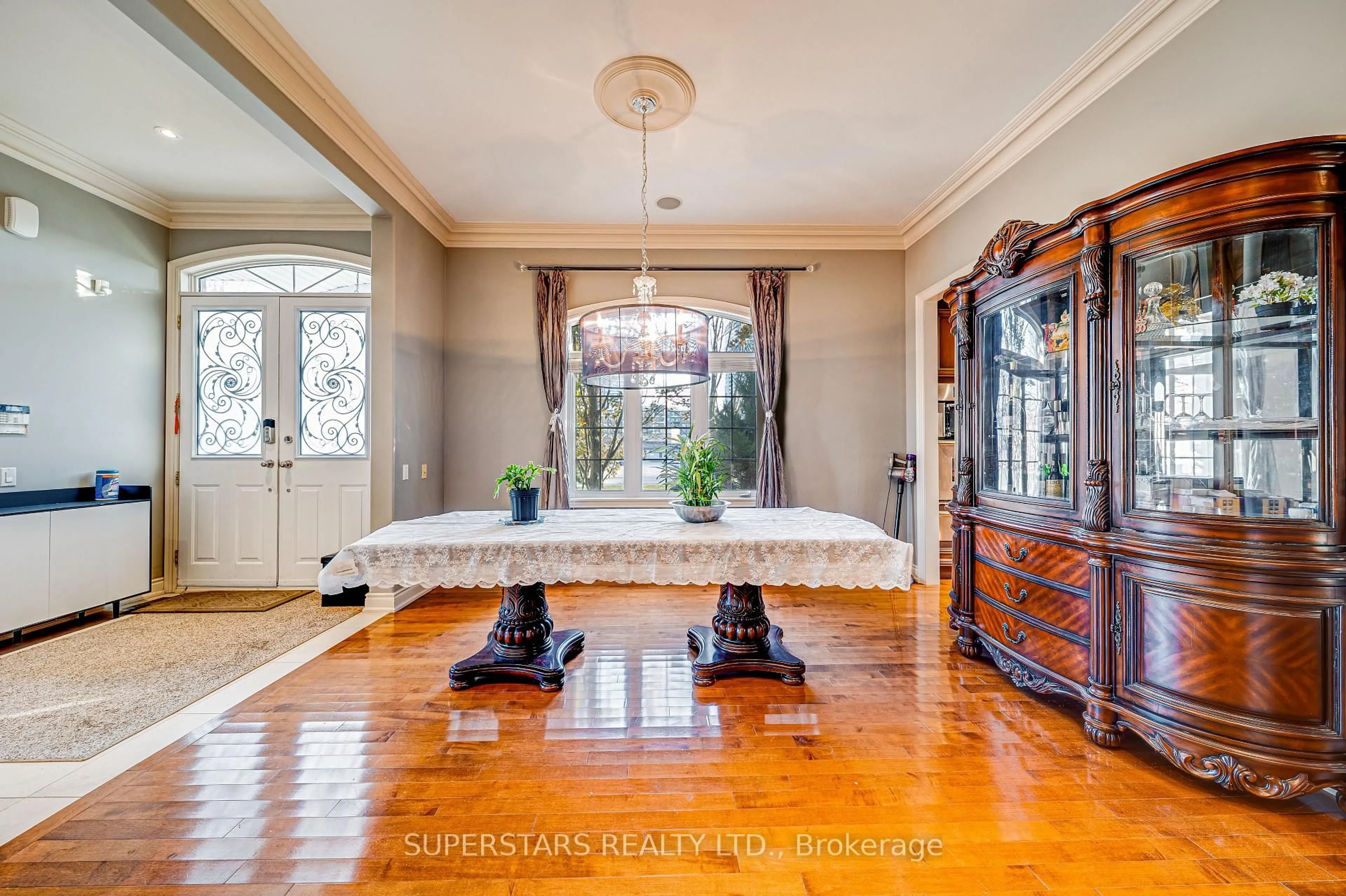 Dining room, ceramic/tile floor for 2 Chimenti Crt, Markham Ontario L3R 9P9