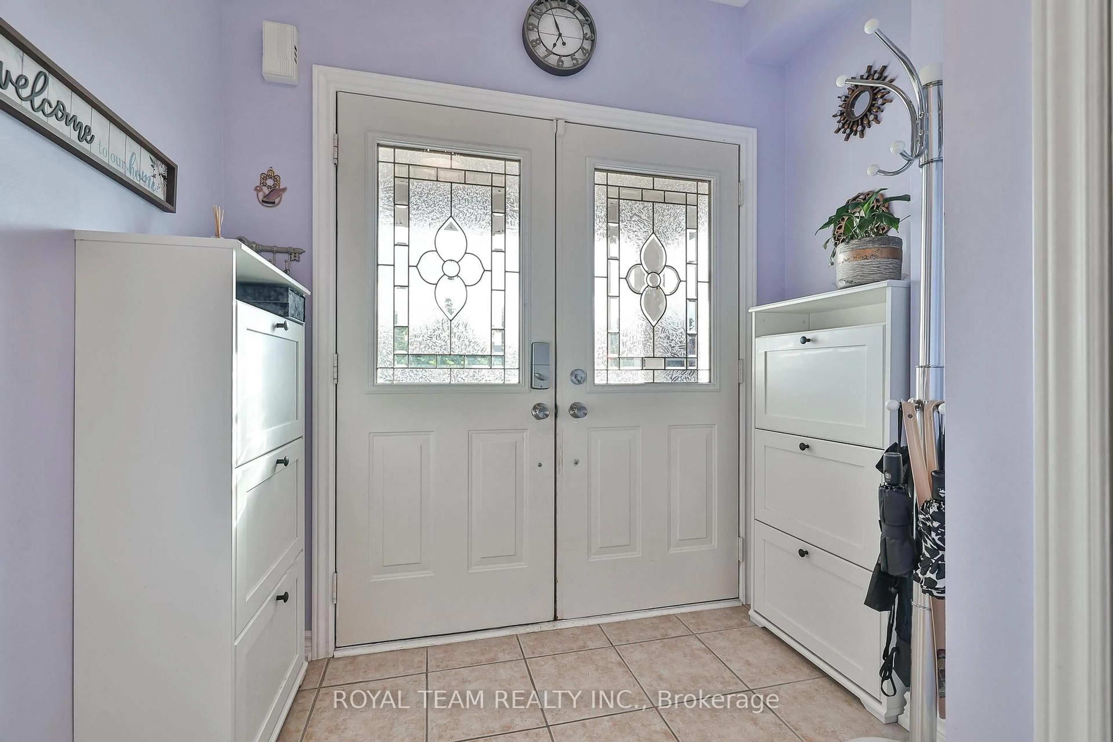 Indoor entryway for 121 Professor Day Dr, Bradford West Gwillimbury Ontario L3Z 3B9
