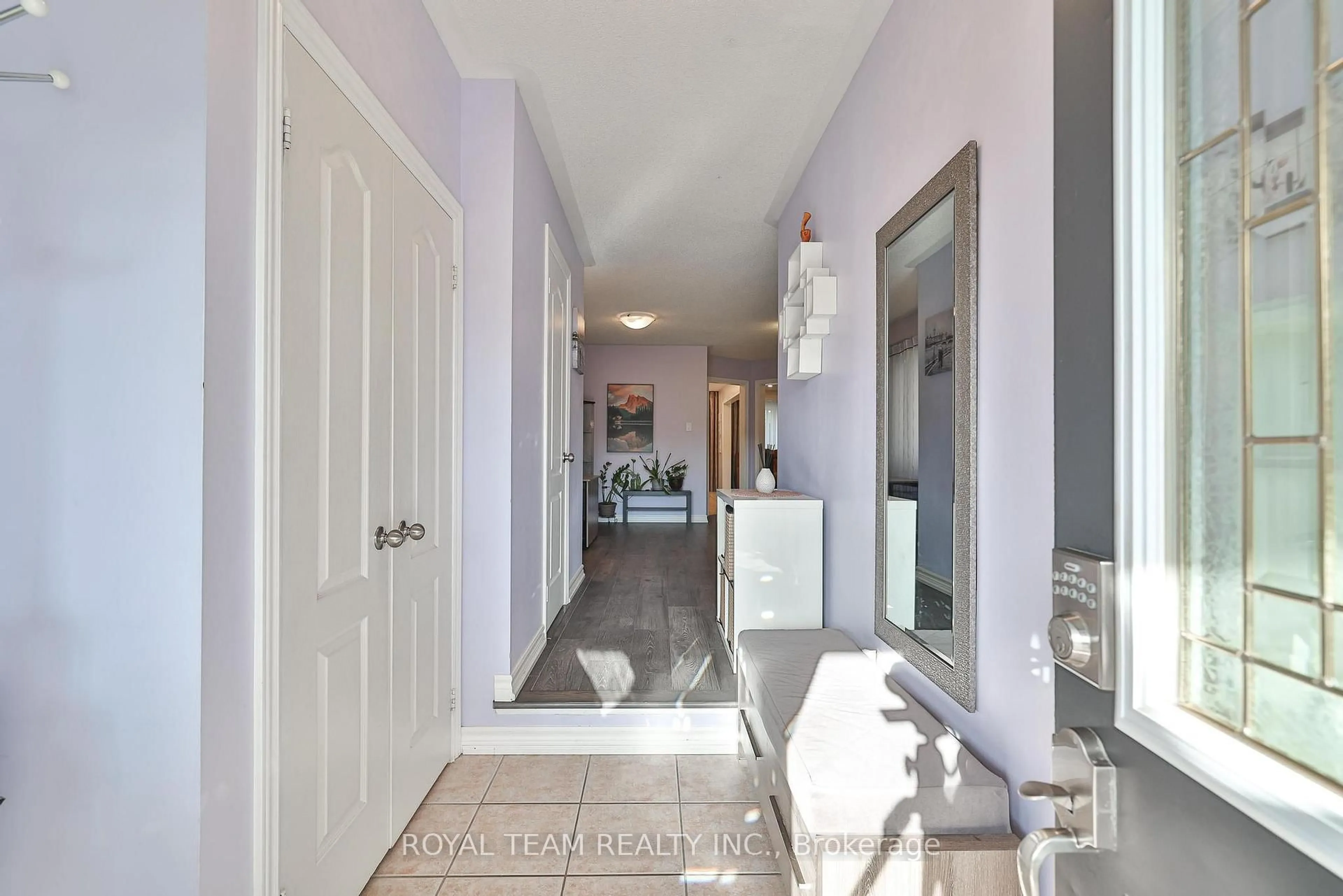 Indoor entryway for 121 Professor Day Dr, Bradford West Gwillimbury Ontario L3Z 3B9