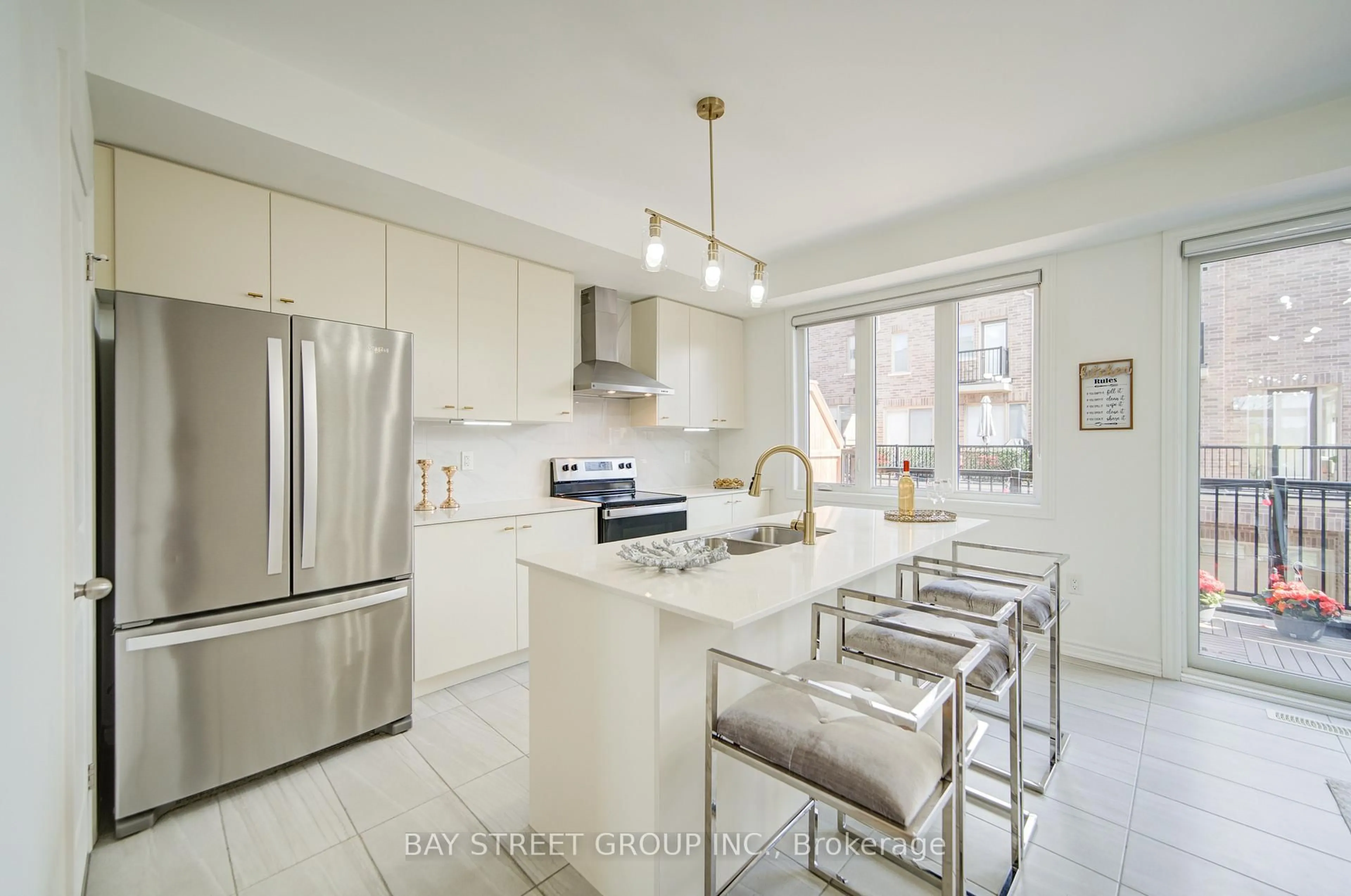 Contemporary kitchen, ceramic/tile floor for 6859 Main St, Whitchurch-Stouffville Ontario L4A 4X2