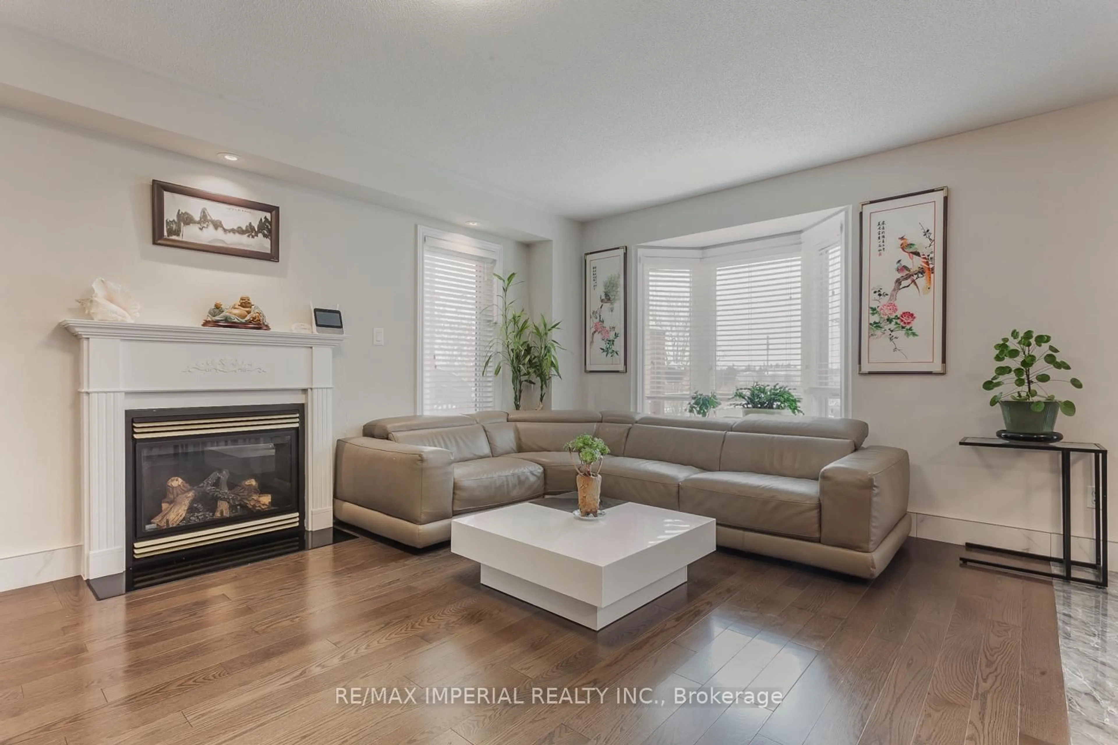 Living room with furniture, wood/laminate floor for 85 Maple Ridge Cres, Markham Ontario L6E 1T8