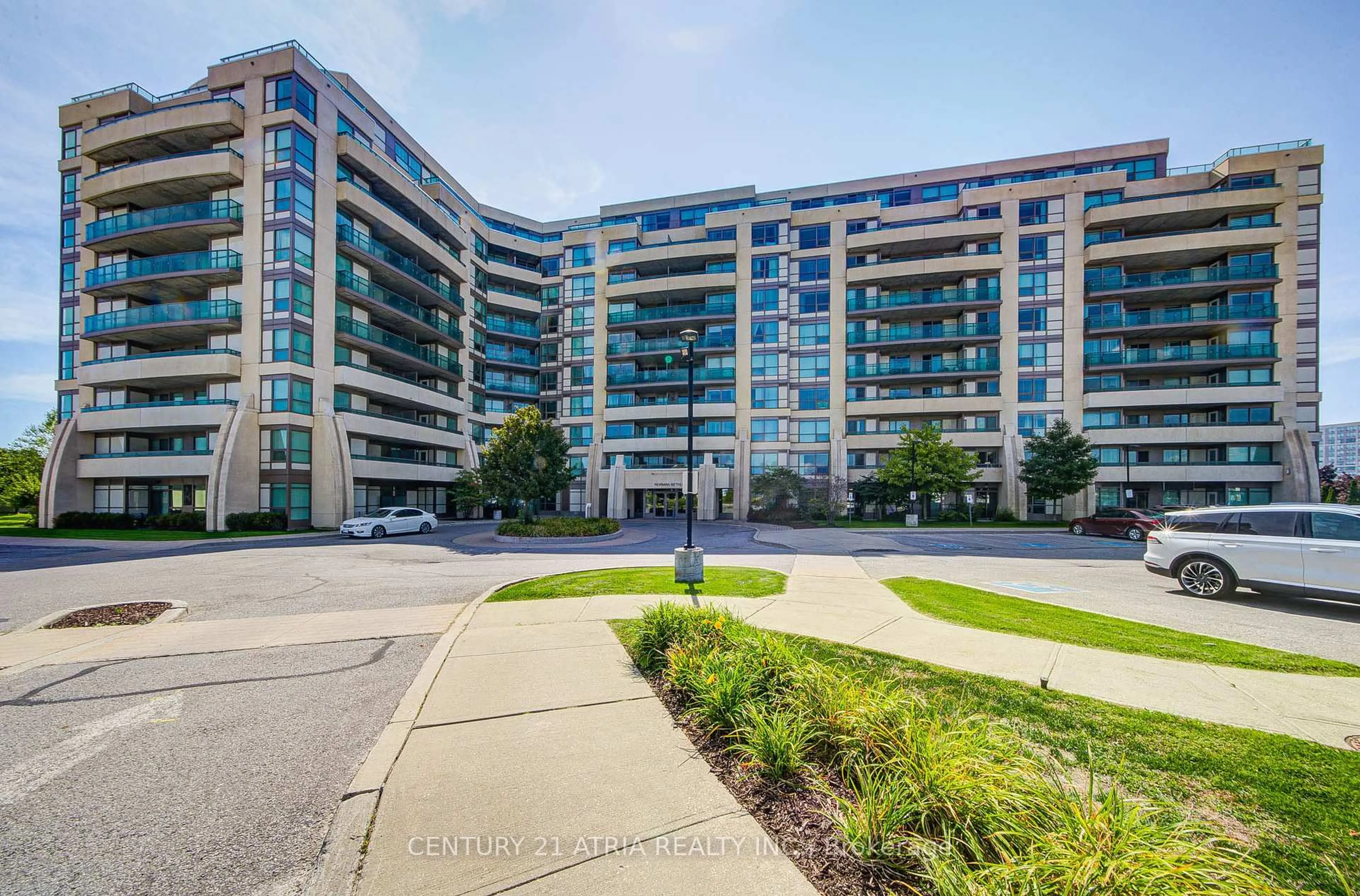 A pic from outside/outdoor area/front of a property/back of a property/a pic from drone, unknown for 75 Norman Bethune Ave #812, Richmond Hill Ontario L4B 0B6