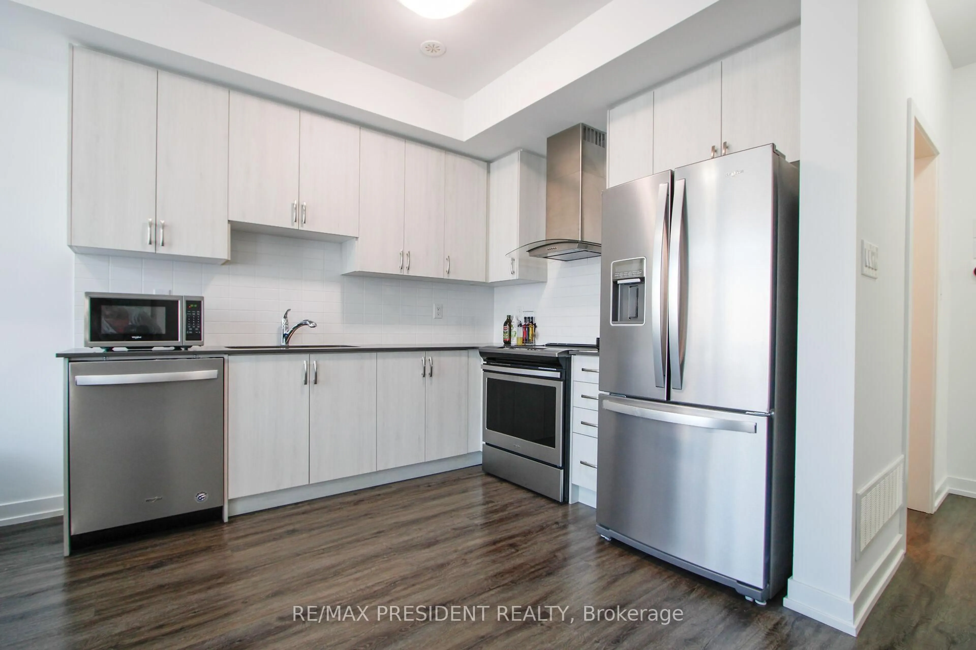 Standard kitchen, unknown for 41 Hearne St, Vaughan Ontario L4L 0L9