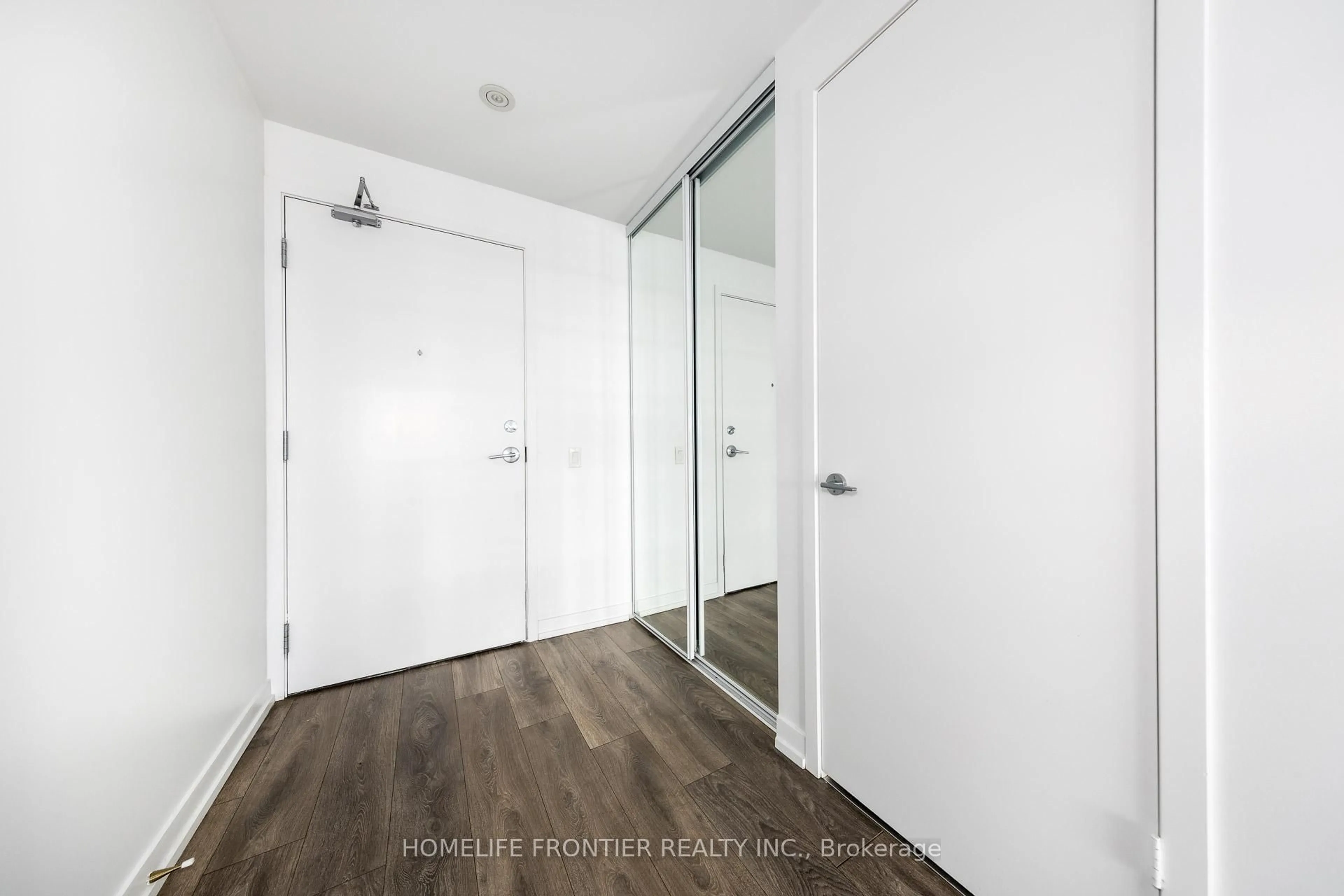 Indoor entryway for 5 Buttermill Ave #5001, Vaughan Ontario L4K 0J5