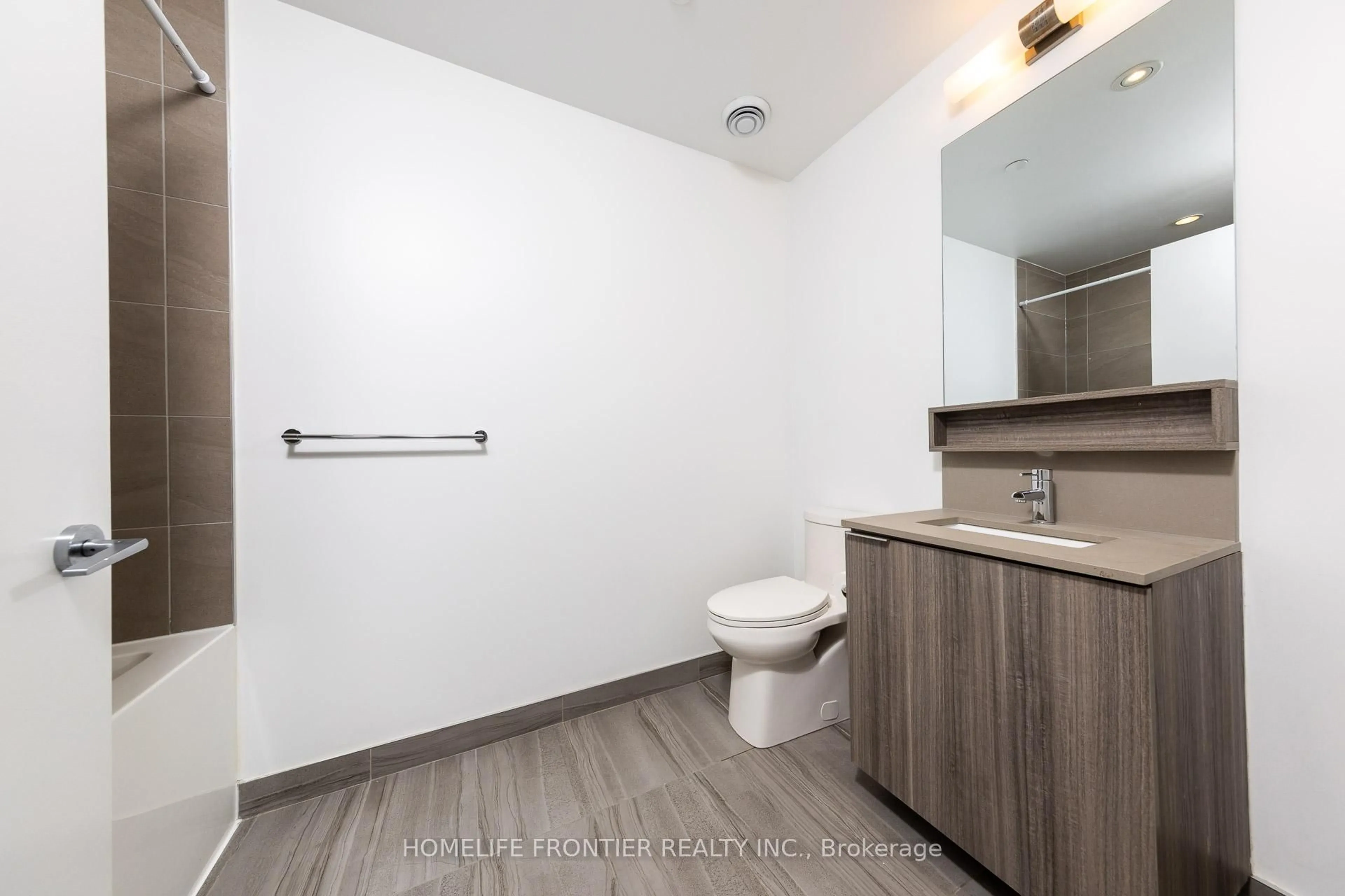 Standard bathroom, unknown for 5 Buttermill Ave #5001, Vaughan Ontario L4K 0J5