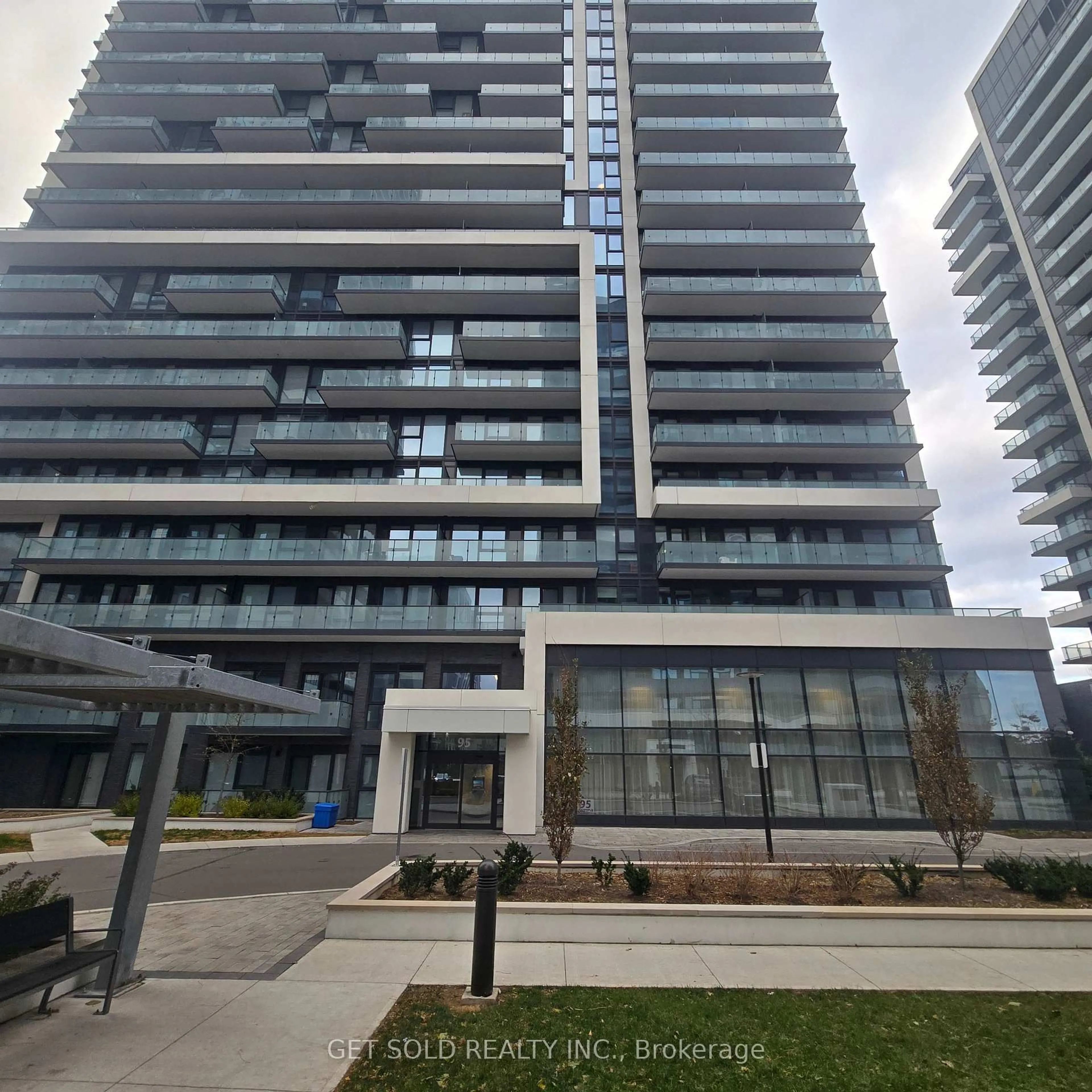 A pic from outside/outdoor area/front of a property/back of a property/a pic from drone, city buildings view from balcony for 95 Oneida Cres #1704, Richmond Hill Ontario L4B 0H5