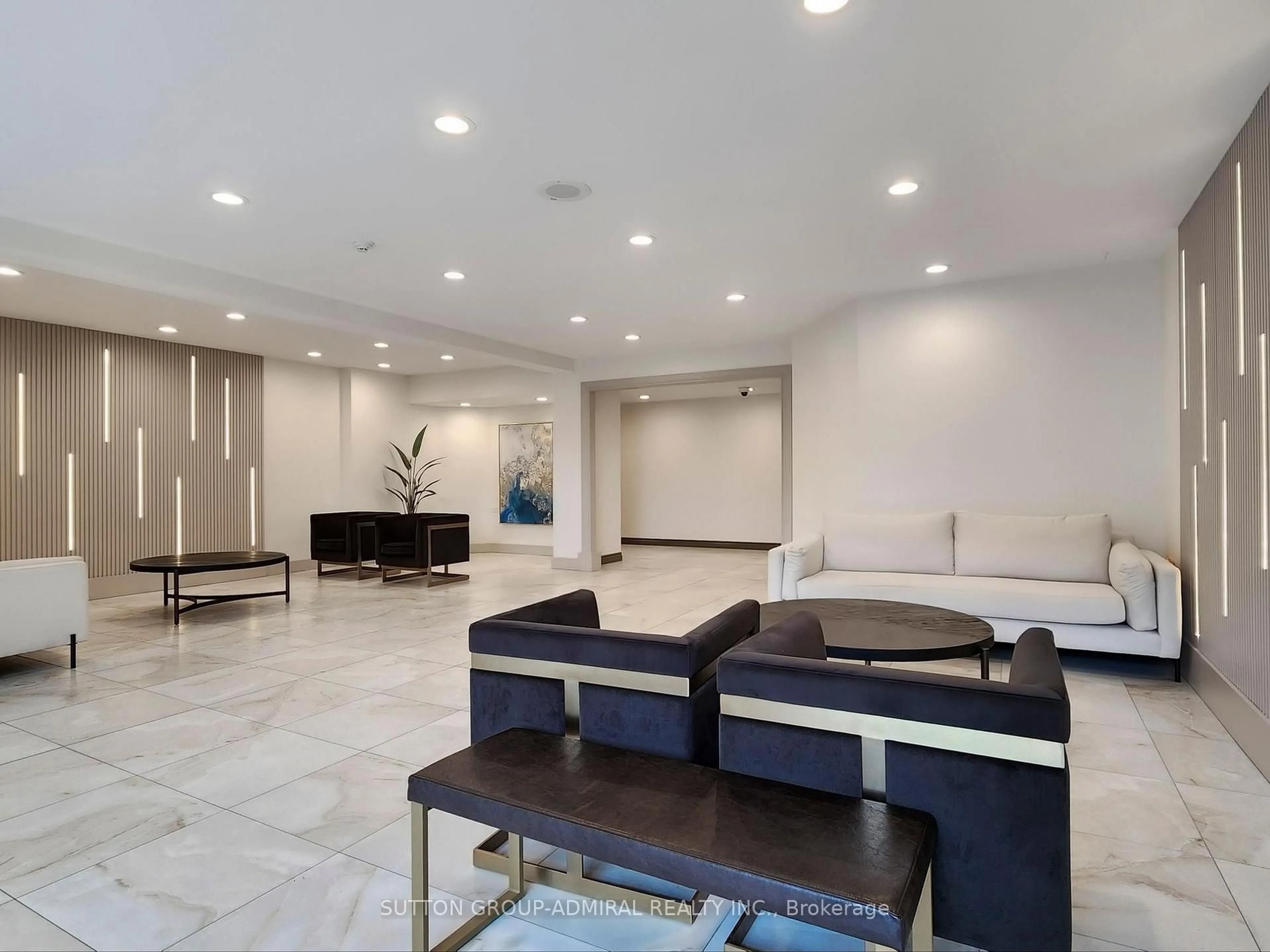 Lobby for 32 Clarissa Dr #PH27, Richmond Hill Ontario L4C 9R7