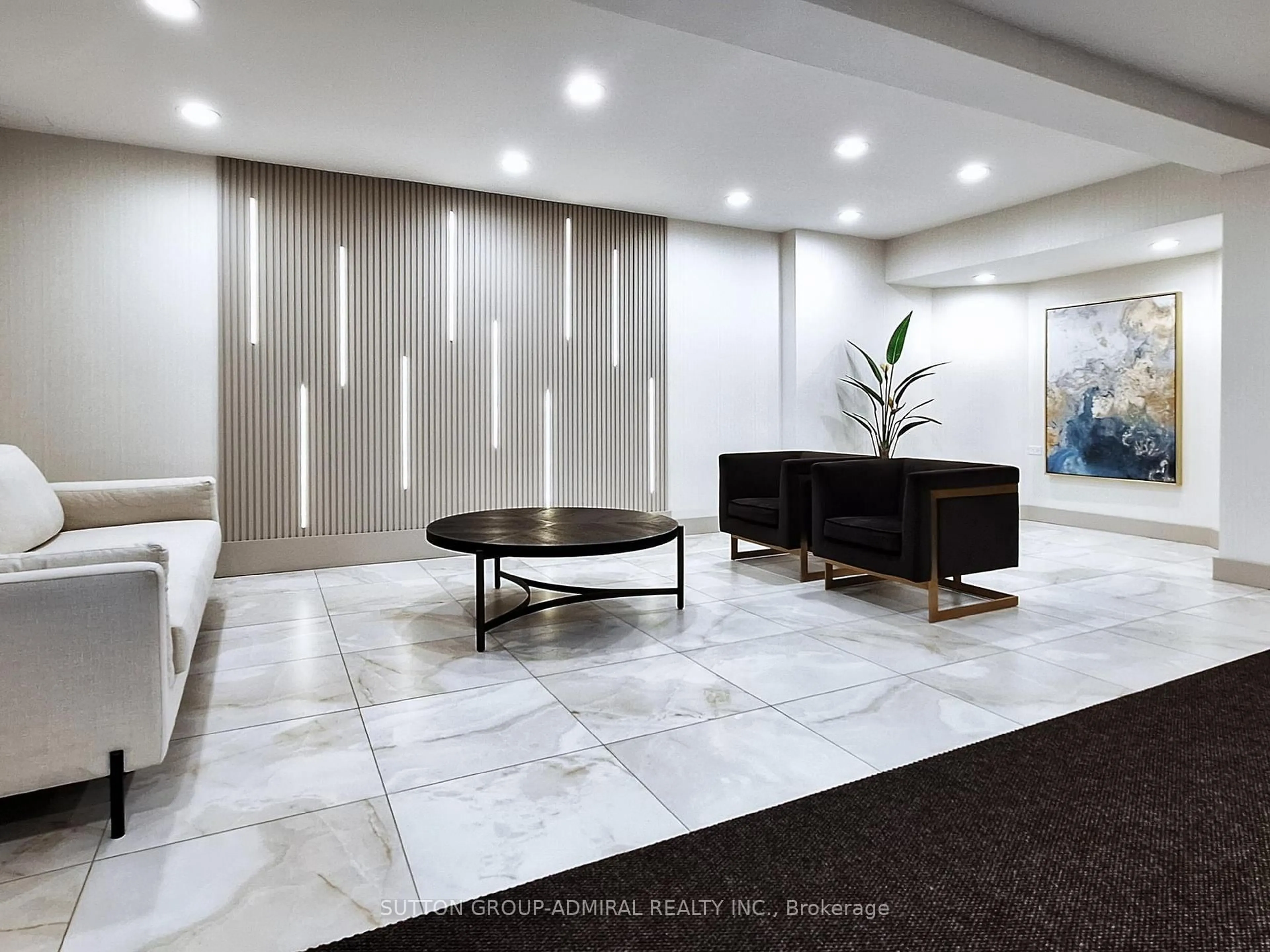 Lobby for 32 Clarissa Dr #PH27, Richmond Hill Ontario L4C 9R7