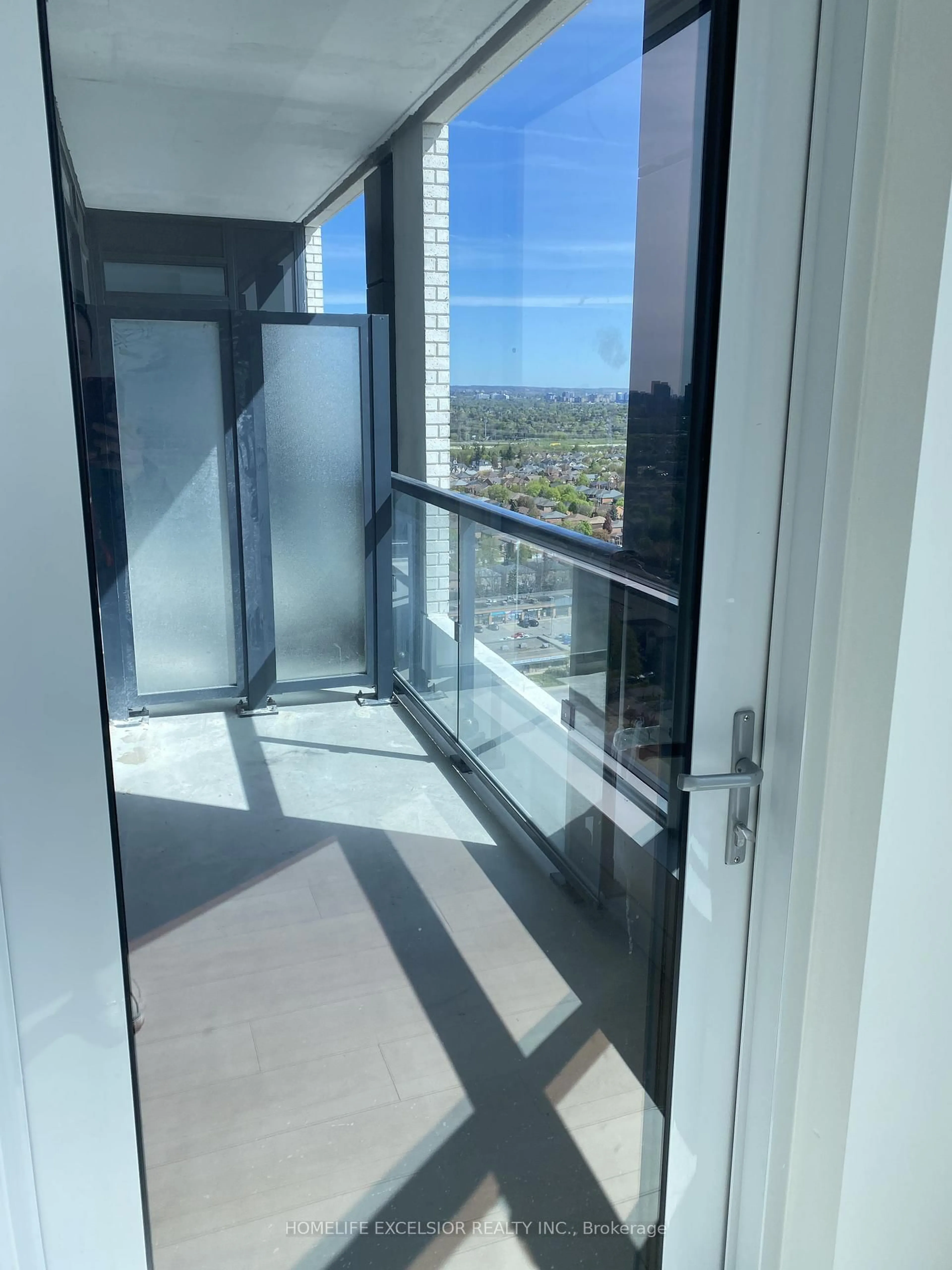 Indoor foyer for 7950 Bathurst St #B-2305, Vaughan Ontario L4J 0L4