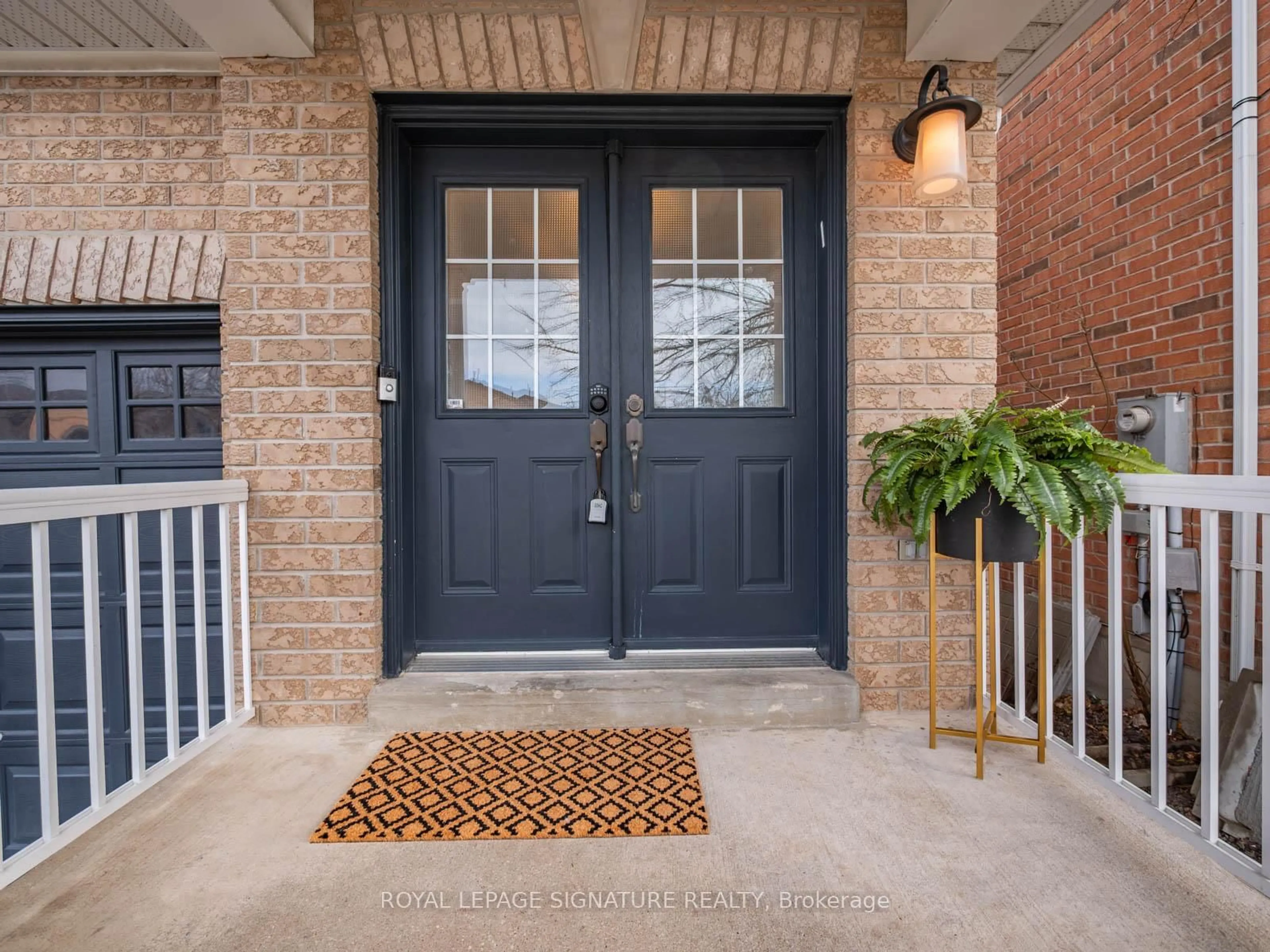 Indoor entryway for 277 Bathurst Glen Dr, Vaughan Ontario L4J 9K8