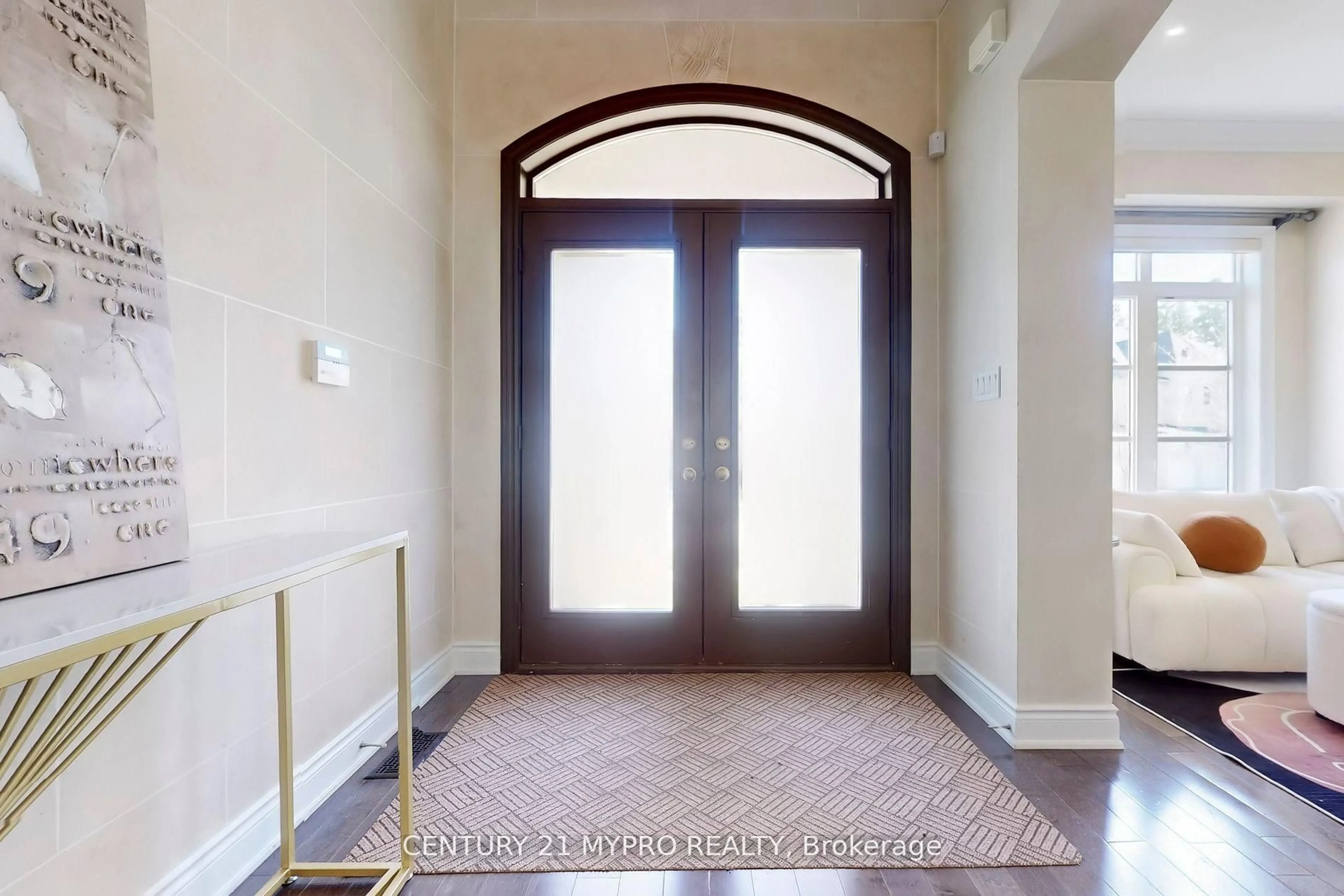 Indoor entryway for 420 Paradelle Dr, Richmond Hill Ontario L4E 4R9
