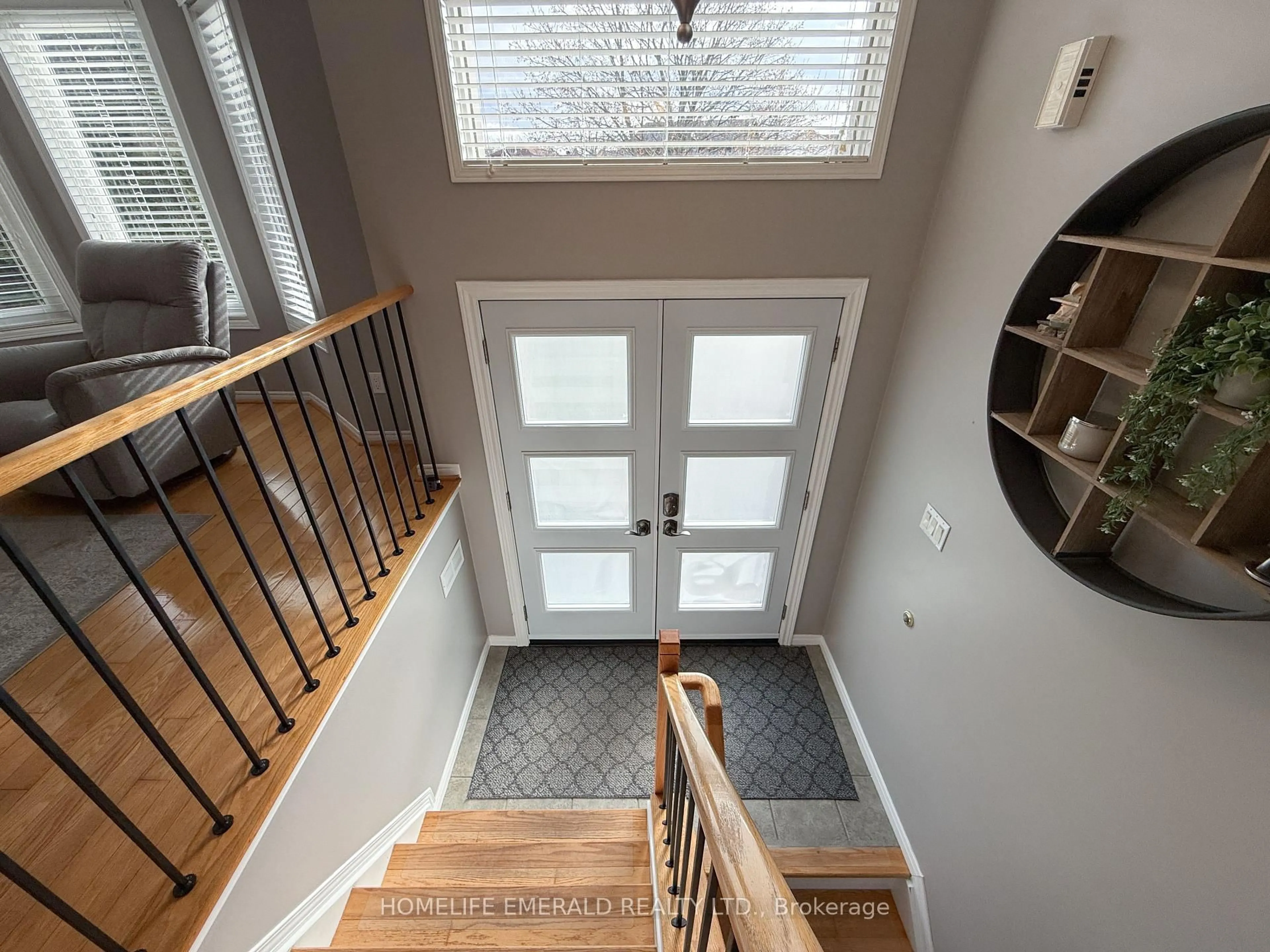 Indoor entryway for 72 Darren Dr, Essa Ontario L0M 1B3