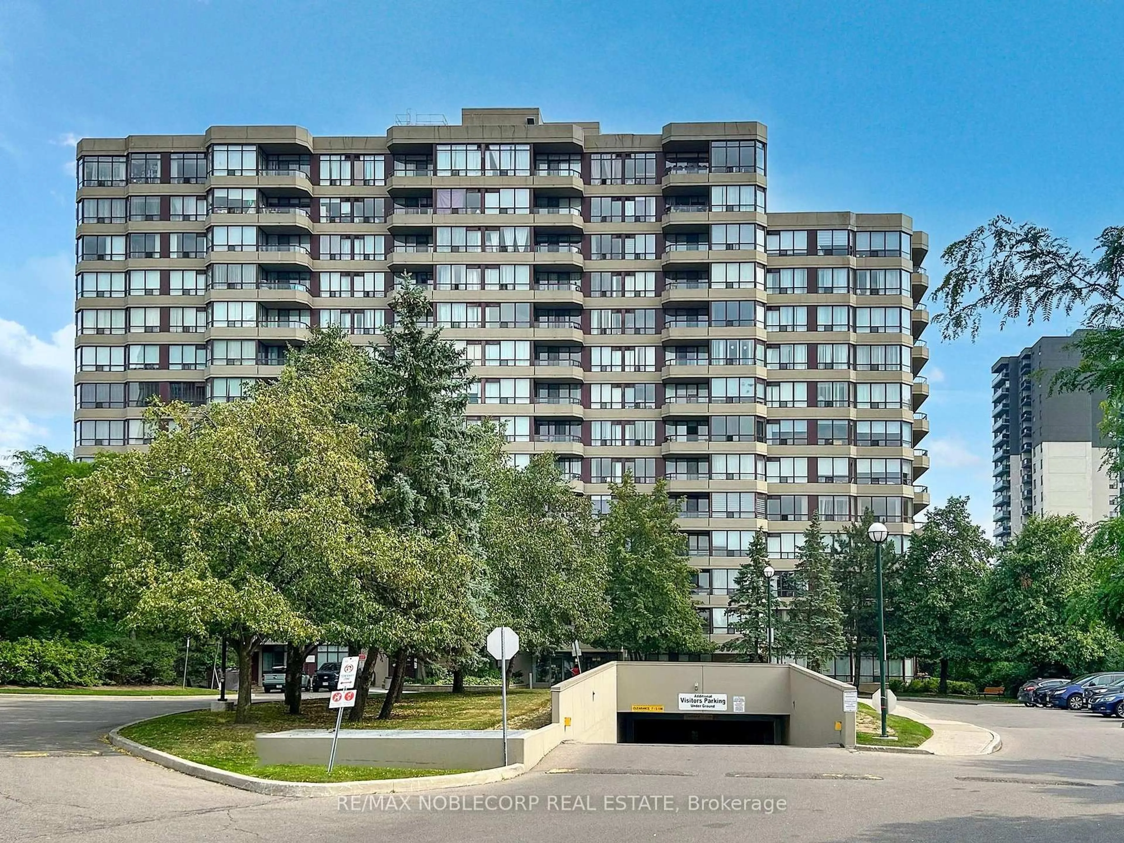 A pic from outside/outdoor area/front of a property/back of a property/a pic from drone, unknown for 91 Townsgate Dr #312, Vaughan Ontario L4J 8E8