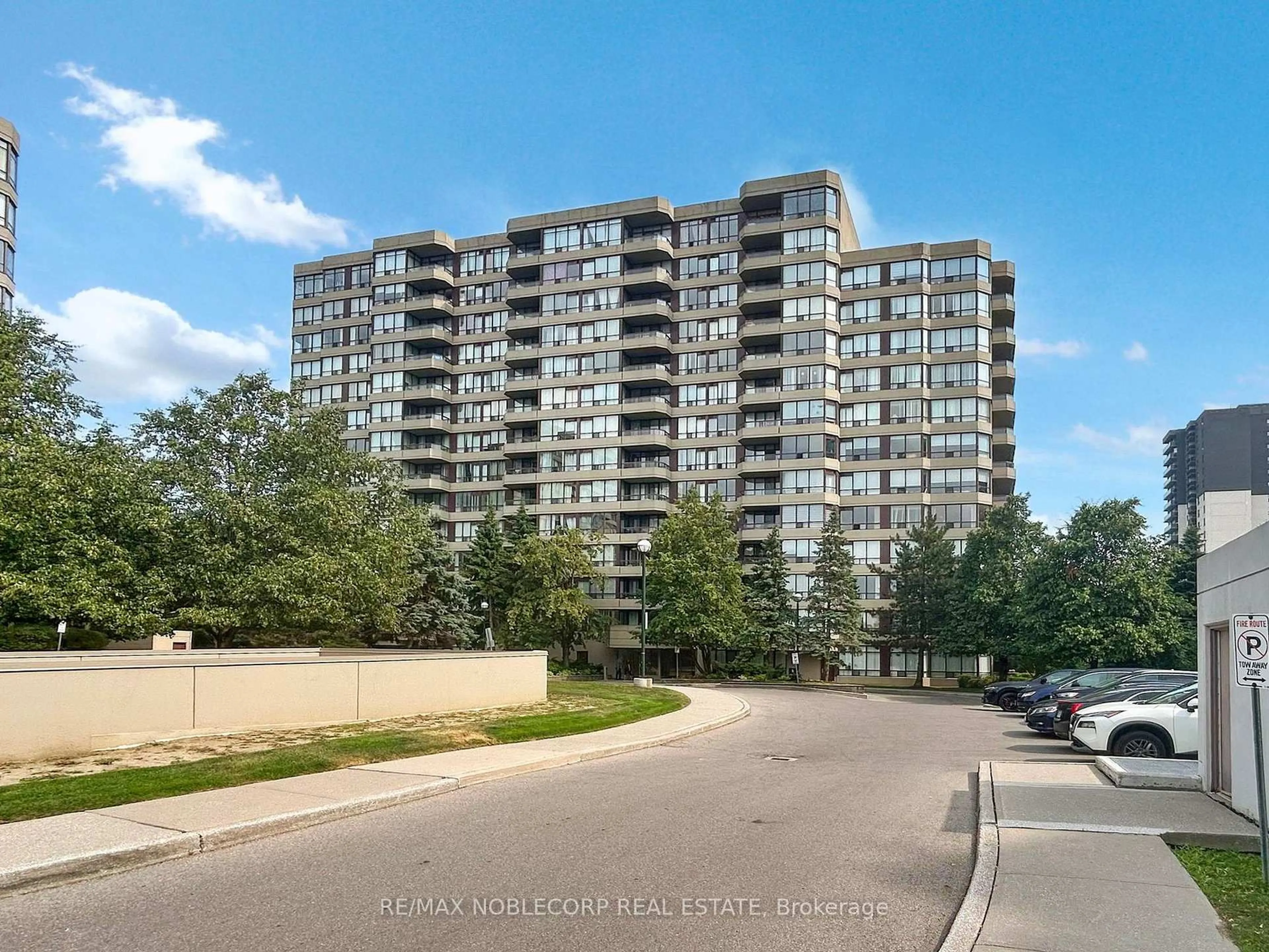 A pic from outside/outdoor area/front of a property/back of a property/a pic from drone, city buildings view from balcony for 91 Townsgate Dr #312, Vaughan Ontario L4J 8E8