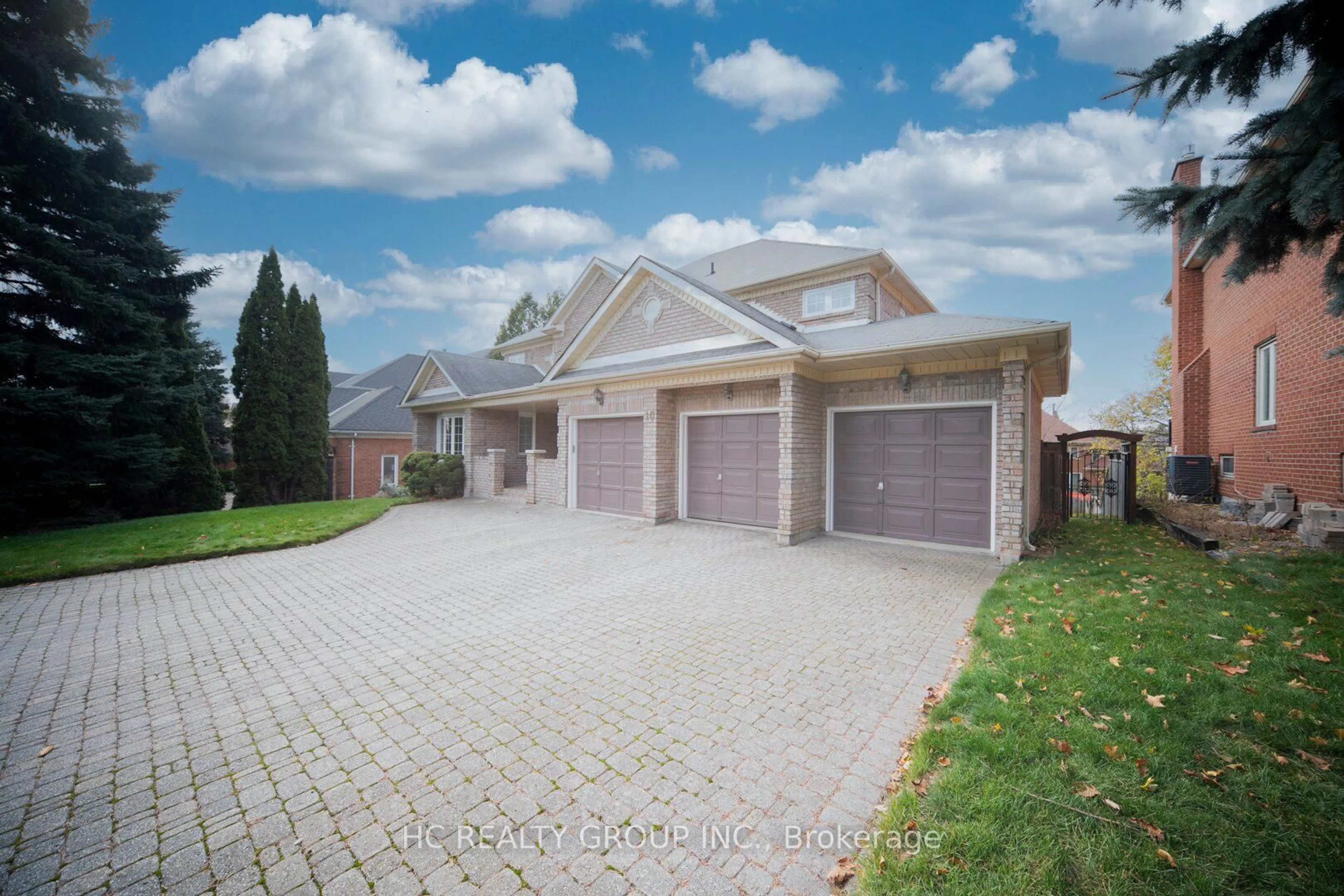 Home with brick exterior material, street for 10 Westpoint Crt, Richmond Hill Ontario L4B 2V6