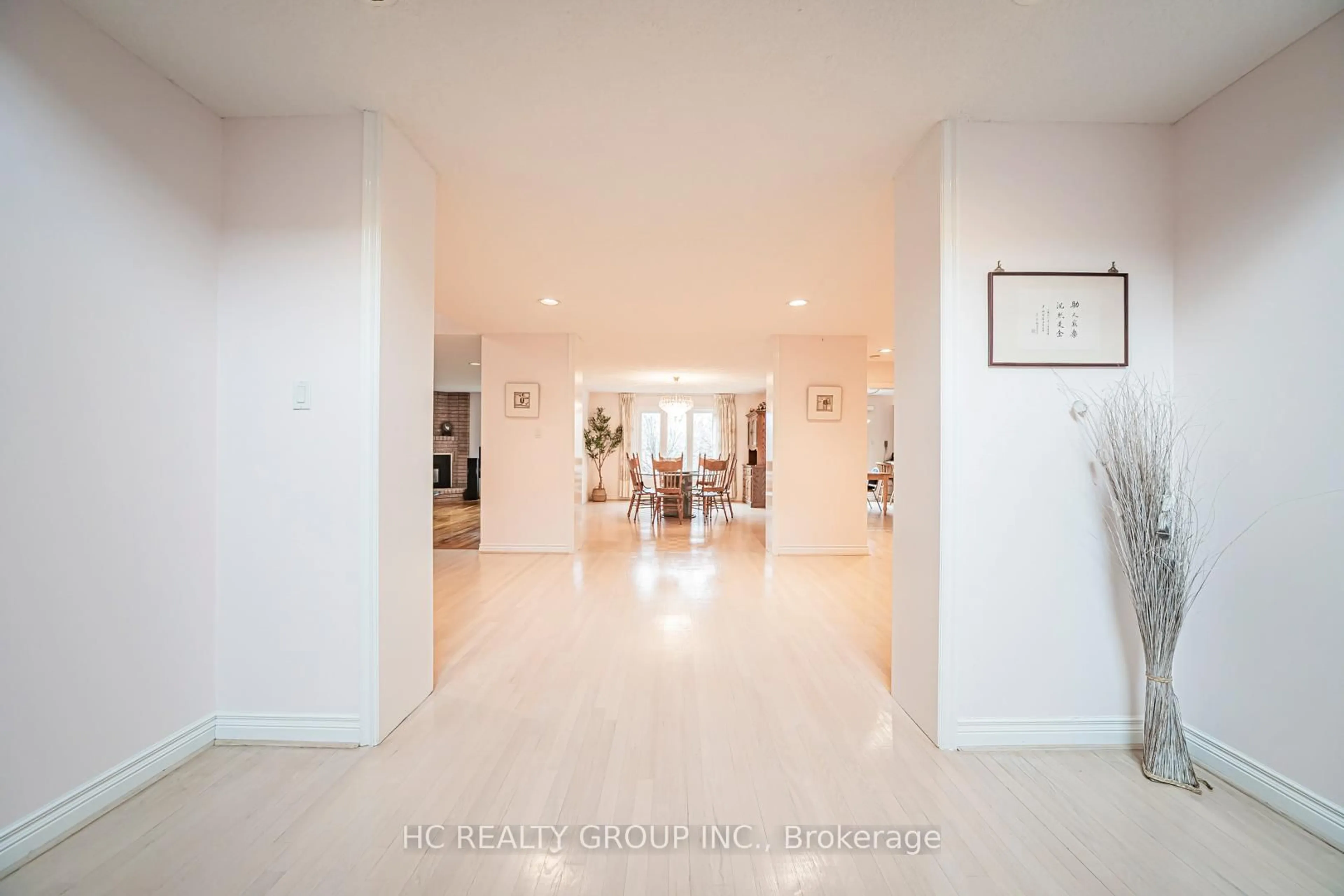 Indoor foyer for 10 Westpoint Crt, Richmond Hill Ontario L4B 2V6