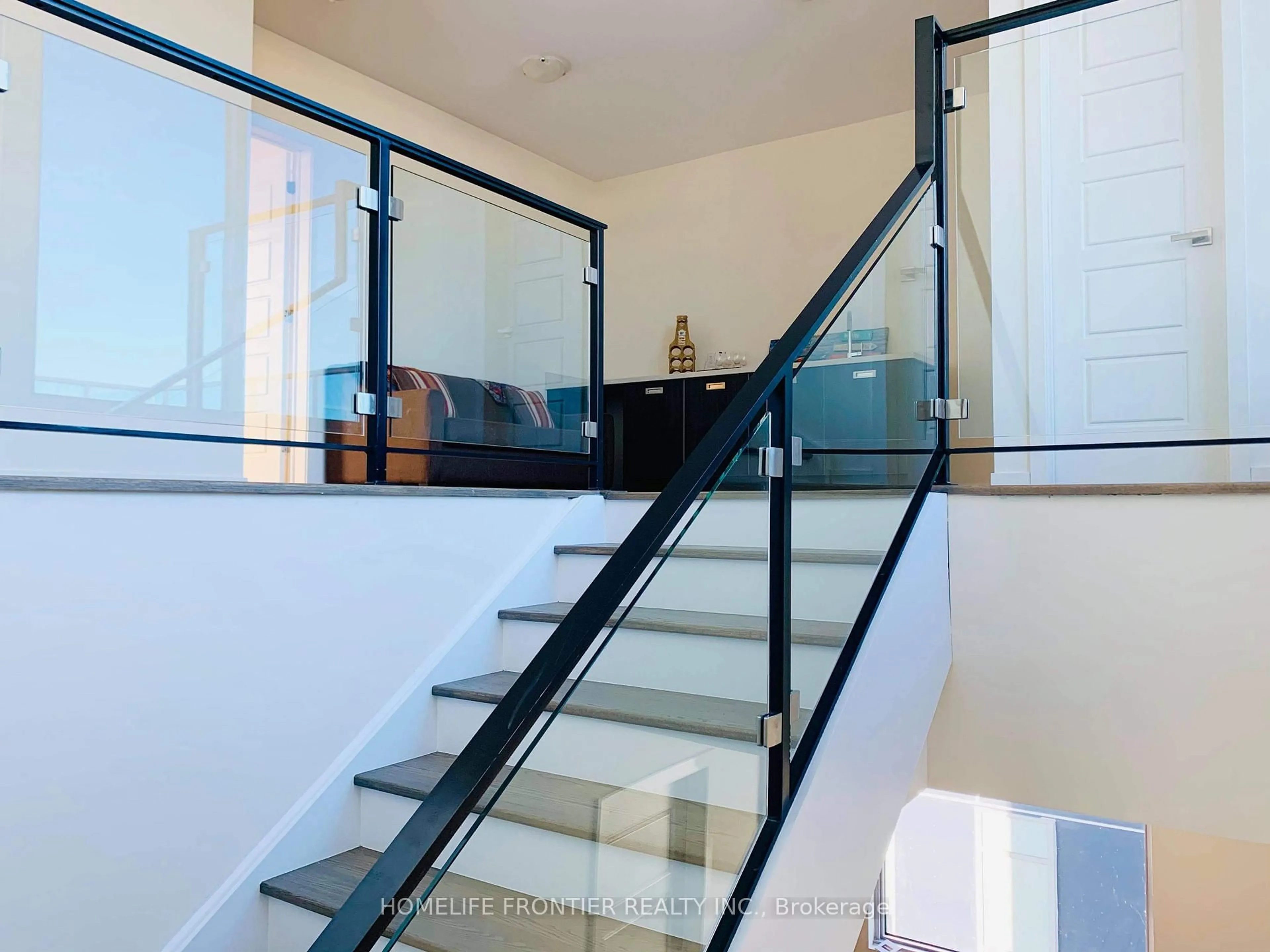 Stairs for 3650 Ferretti Crt, Innisfil Ontario L9S 2C2