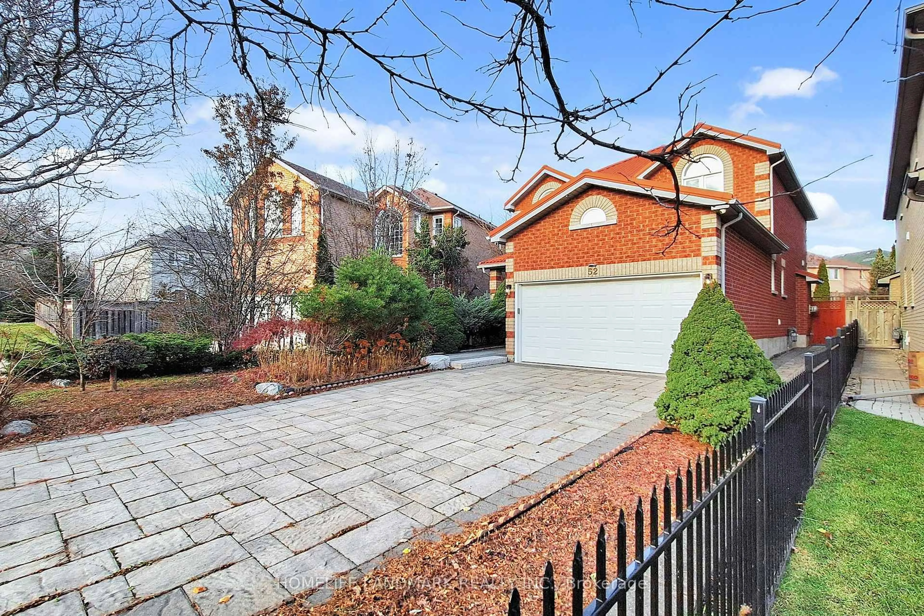 A pic from outside/outdoor area/front of a property/back of a property/a pic from drone, street for 52 Cedarhurst Dr, Richmond Hill Ontario L4S 1B5