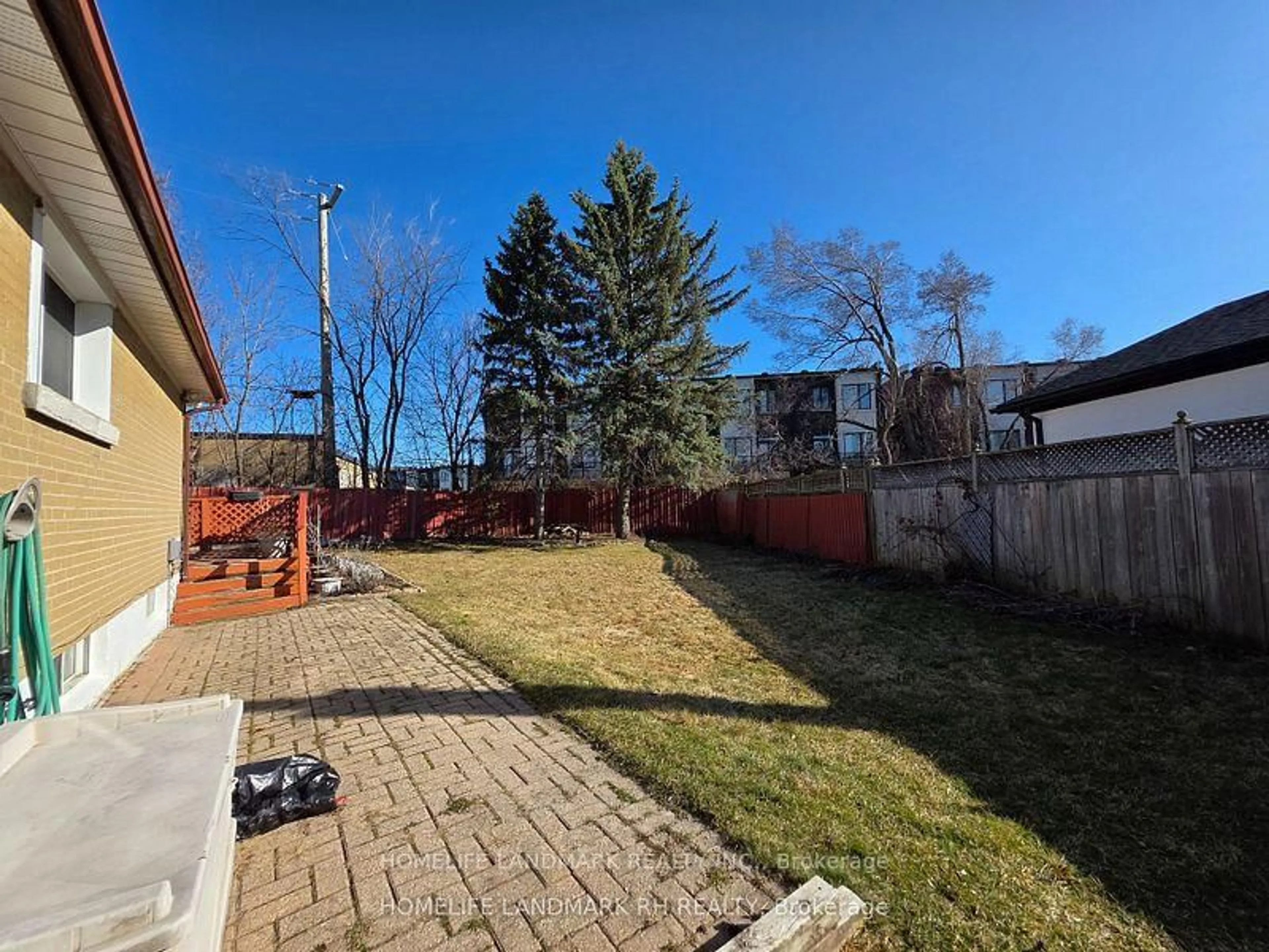 Patio, street for 438 Marybay Cres, Richmond Hill Ontario L4C 2X4
