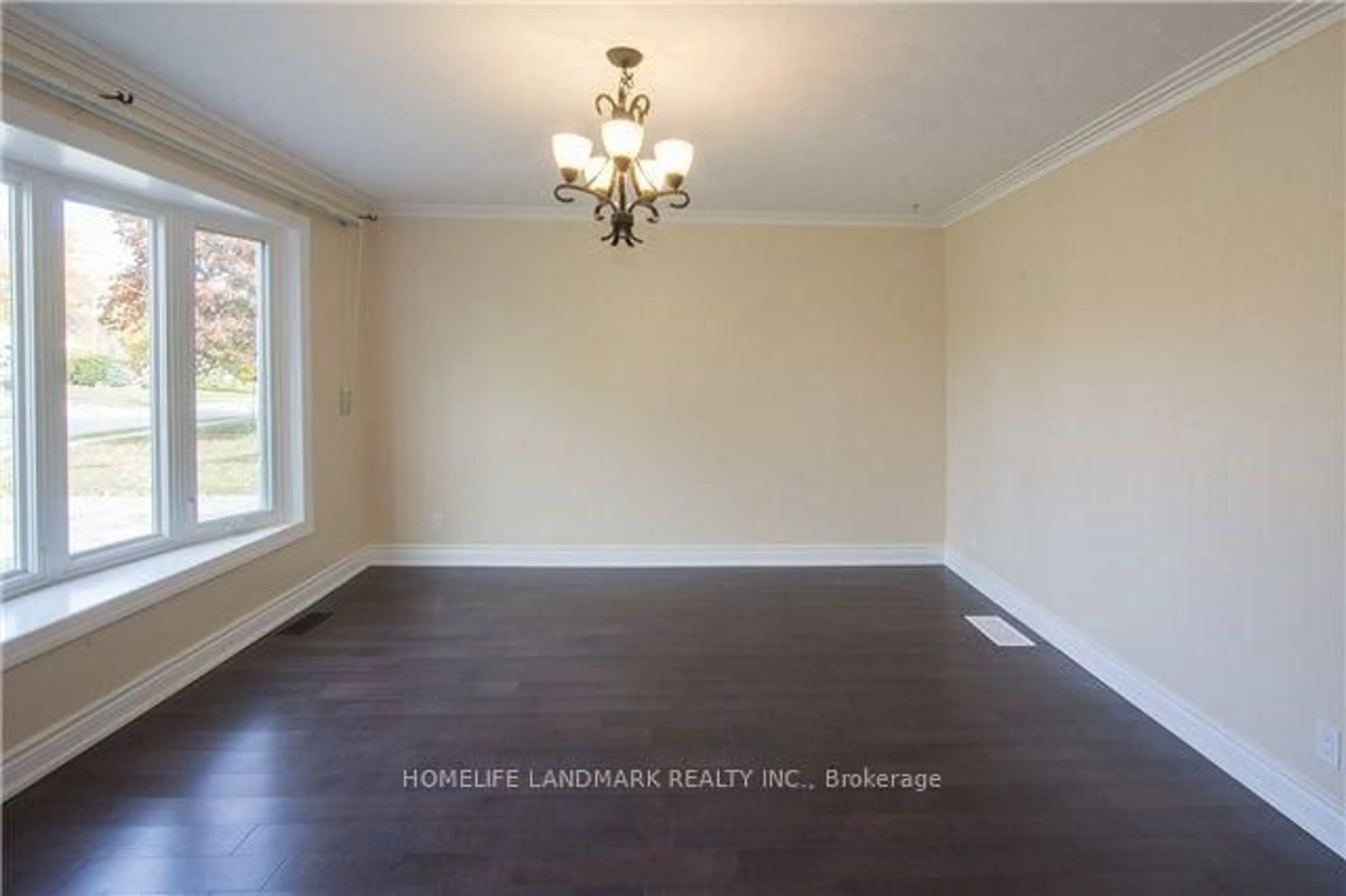 A pic of a room for 438 Marybay Cres, Richmond Hill Ontario L4C 2X4