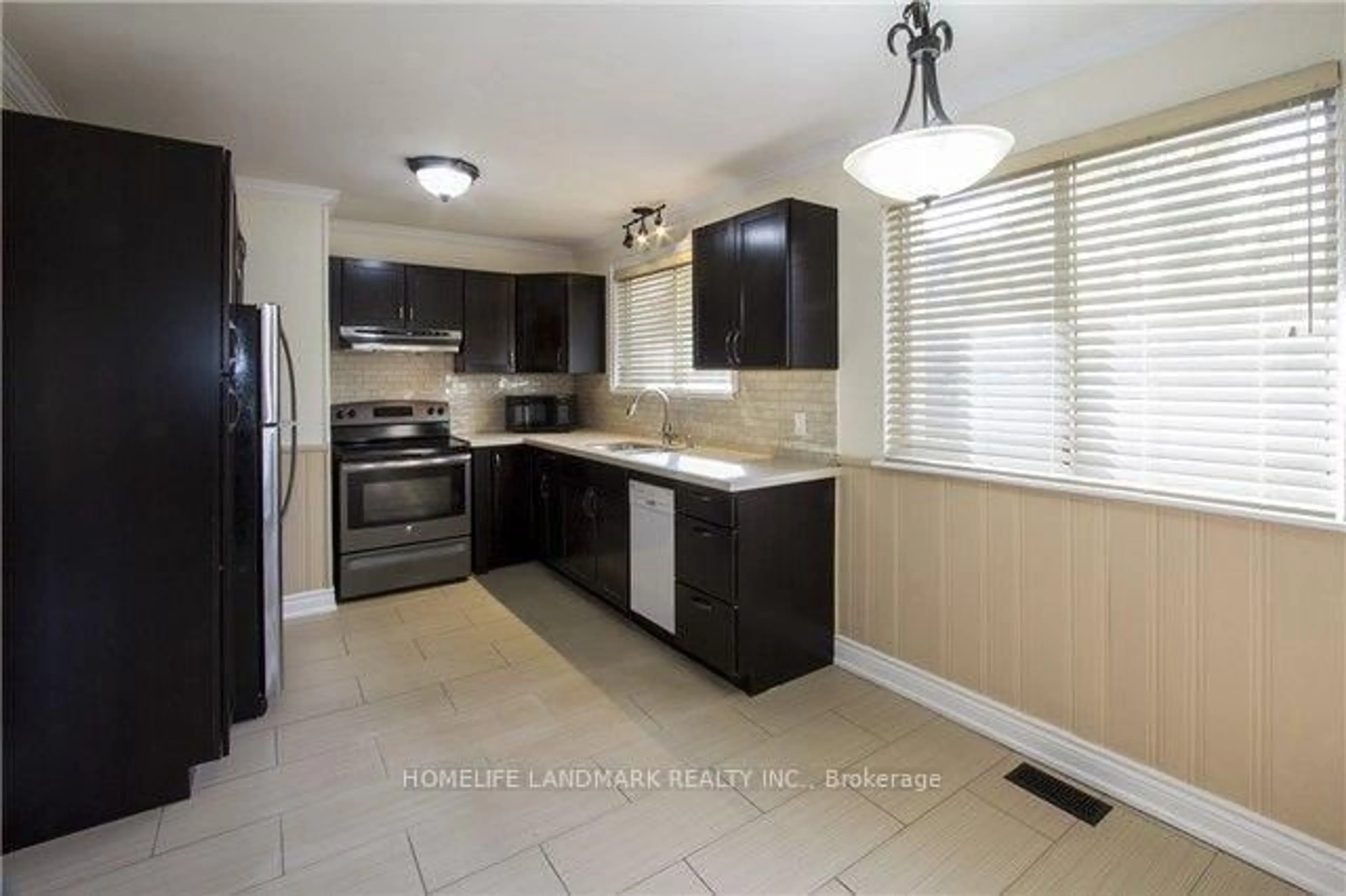 Standard kitchen, ceramic/tile floor for 438 Marybay Cres, Richmond Hill Ontario L4C 2X4