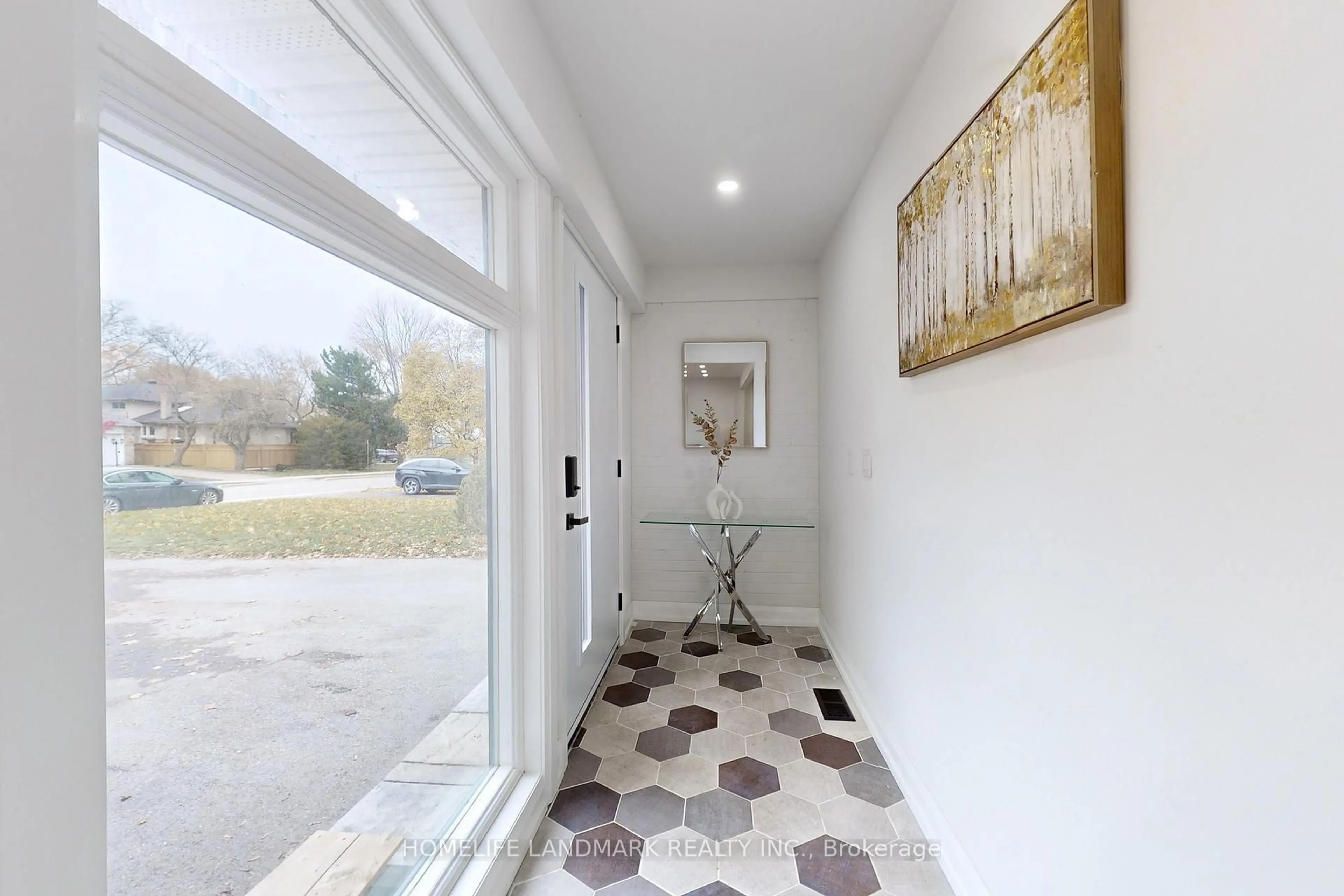 Indoor entryway for 31 Henderson Ave, Markham Ontario L3T 2K5