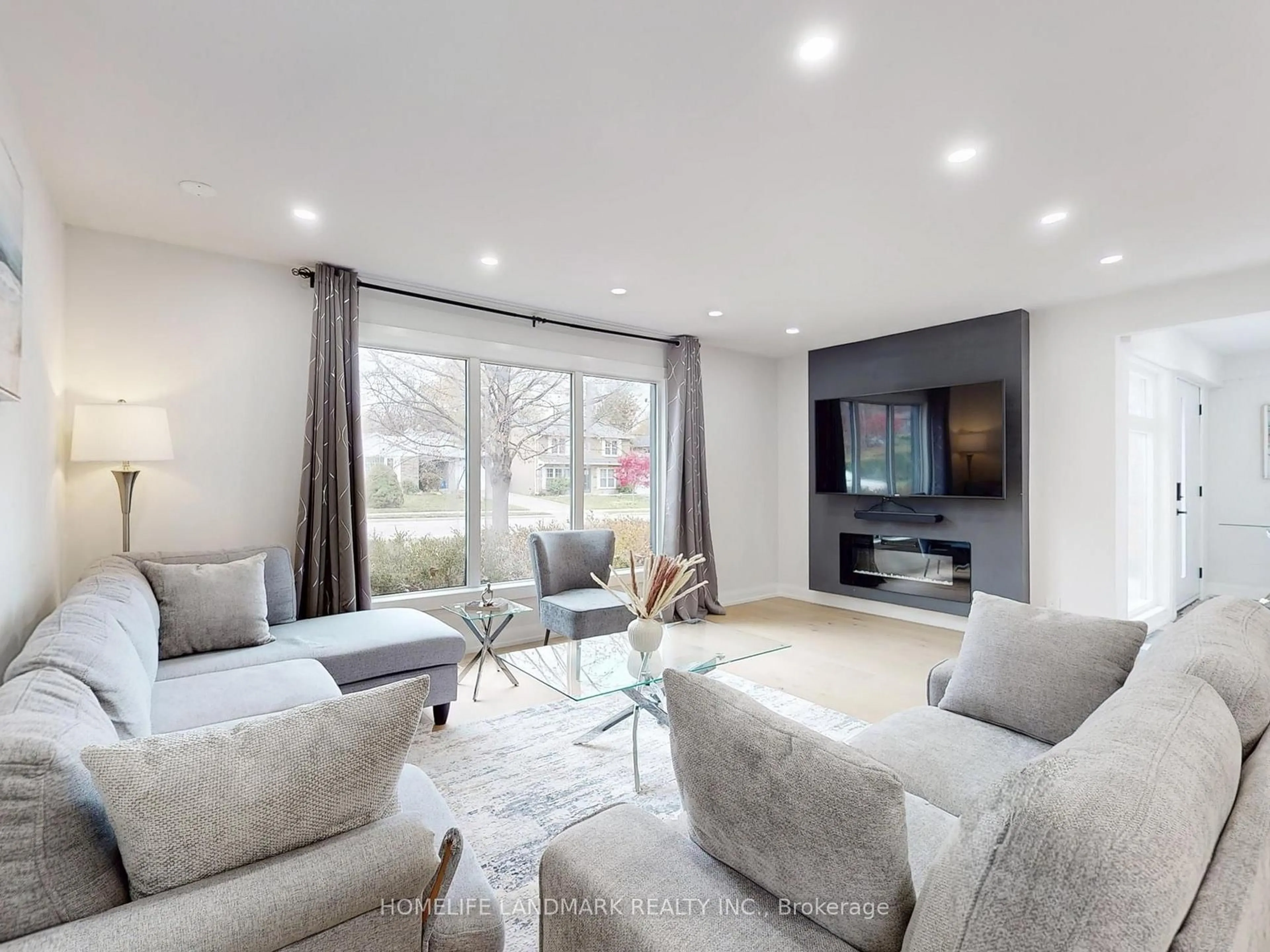 Living room with furniture, unknown for 31 Henderson Ave, Markham Ontario L3T 2K5