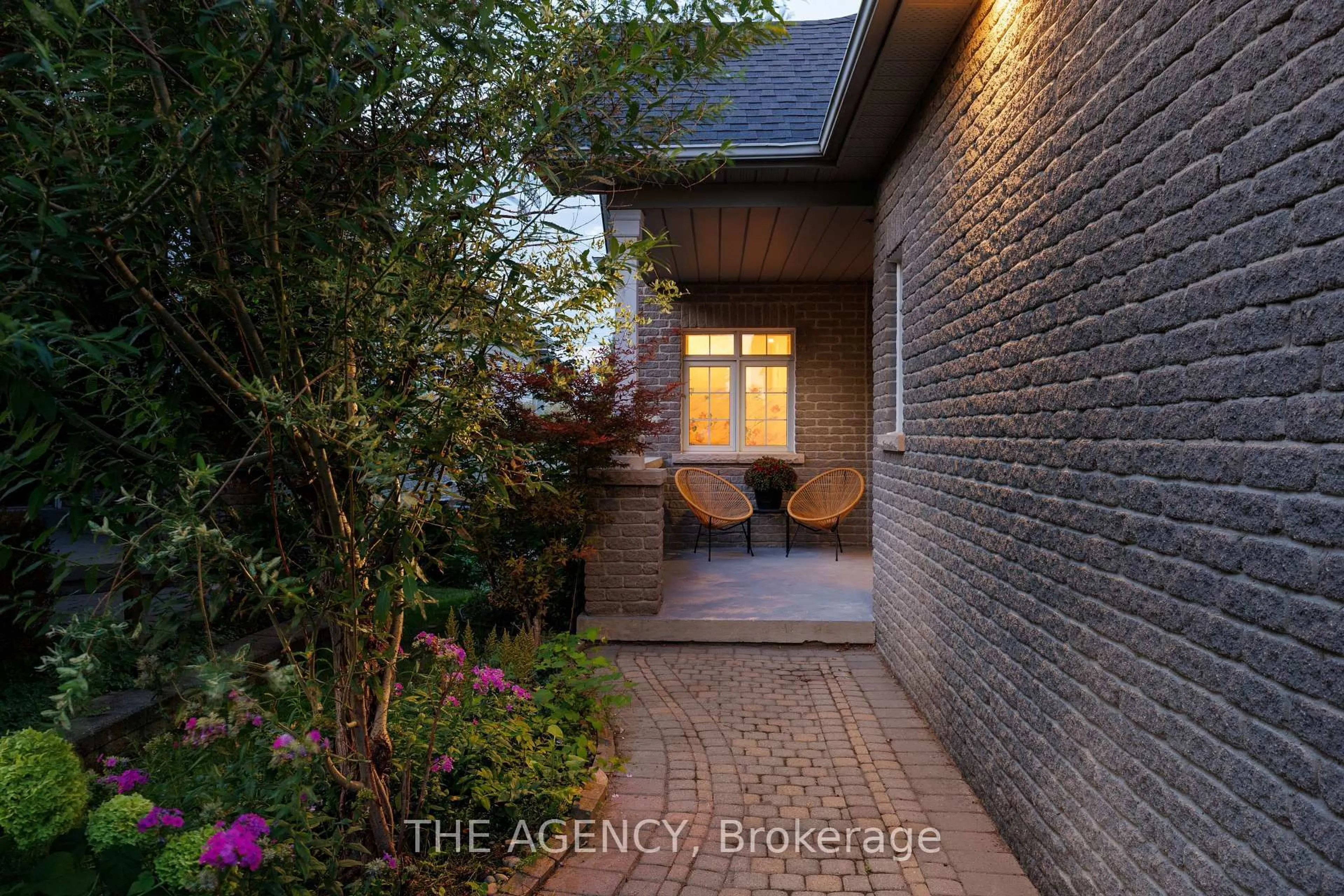 Home with brick exterior material, street for 703 Madeline Hts, Newmarket Ontario L3X 2J6