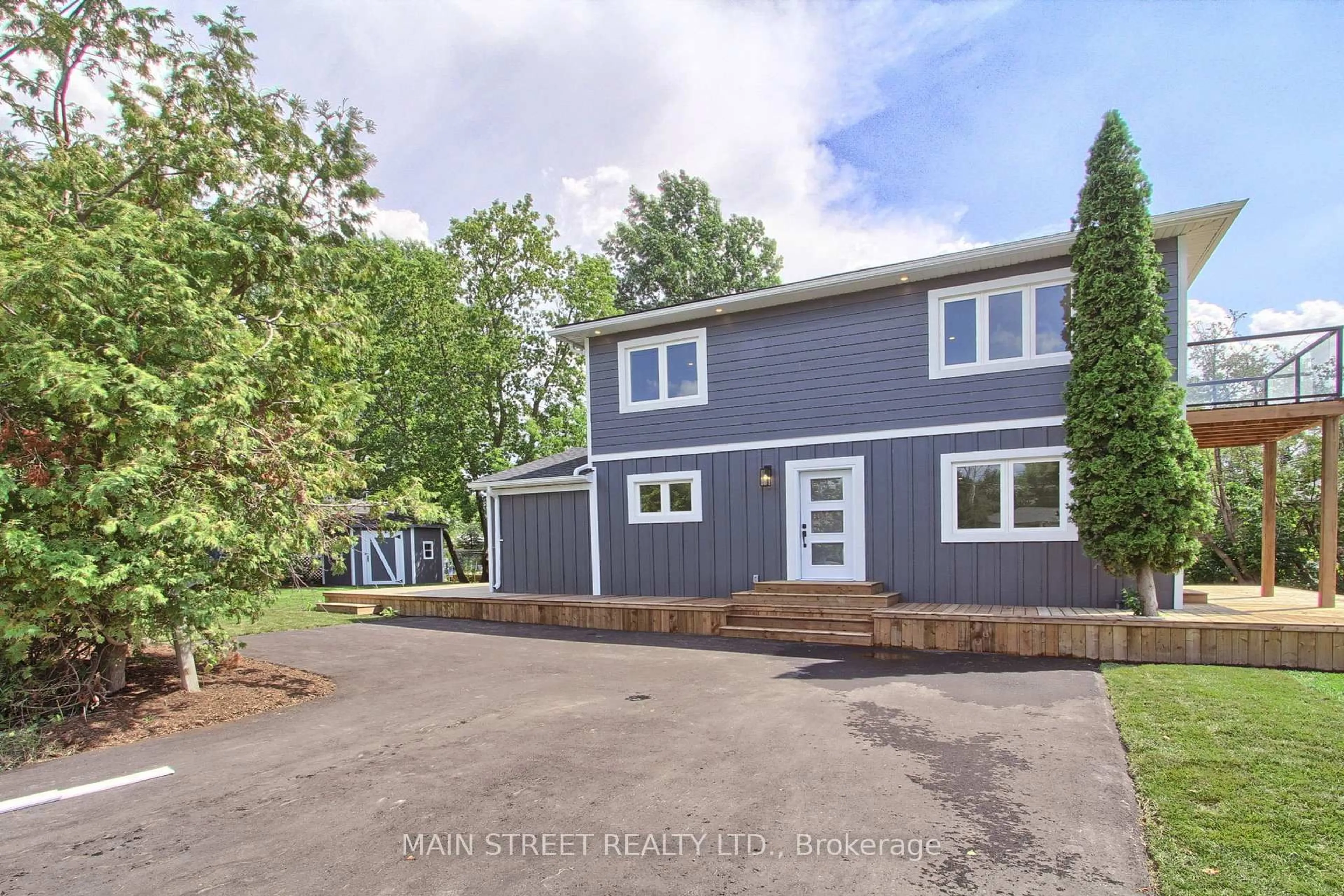 A pic from outside/outdoor area/front of a property/back of a property/a pic from drone, street for 353 Pasadena Dr, Georgina Ontario L4P 2Z2